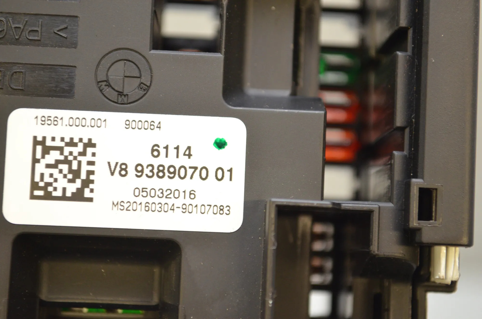 Fuse Box – OEM 9389070 · BMW 2 Cabrio (F23) 220 i 2016 – 4