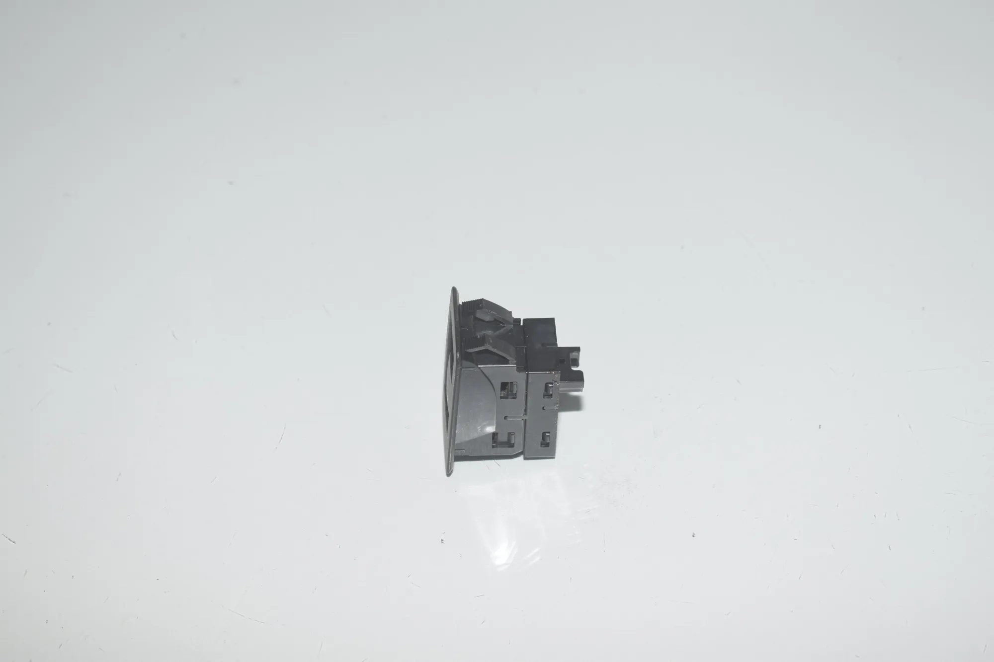 Front Right Door Window Switch – OEM 9208106 · BMW X3 (F25) xDrive 20 d 2013 – 2
