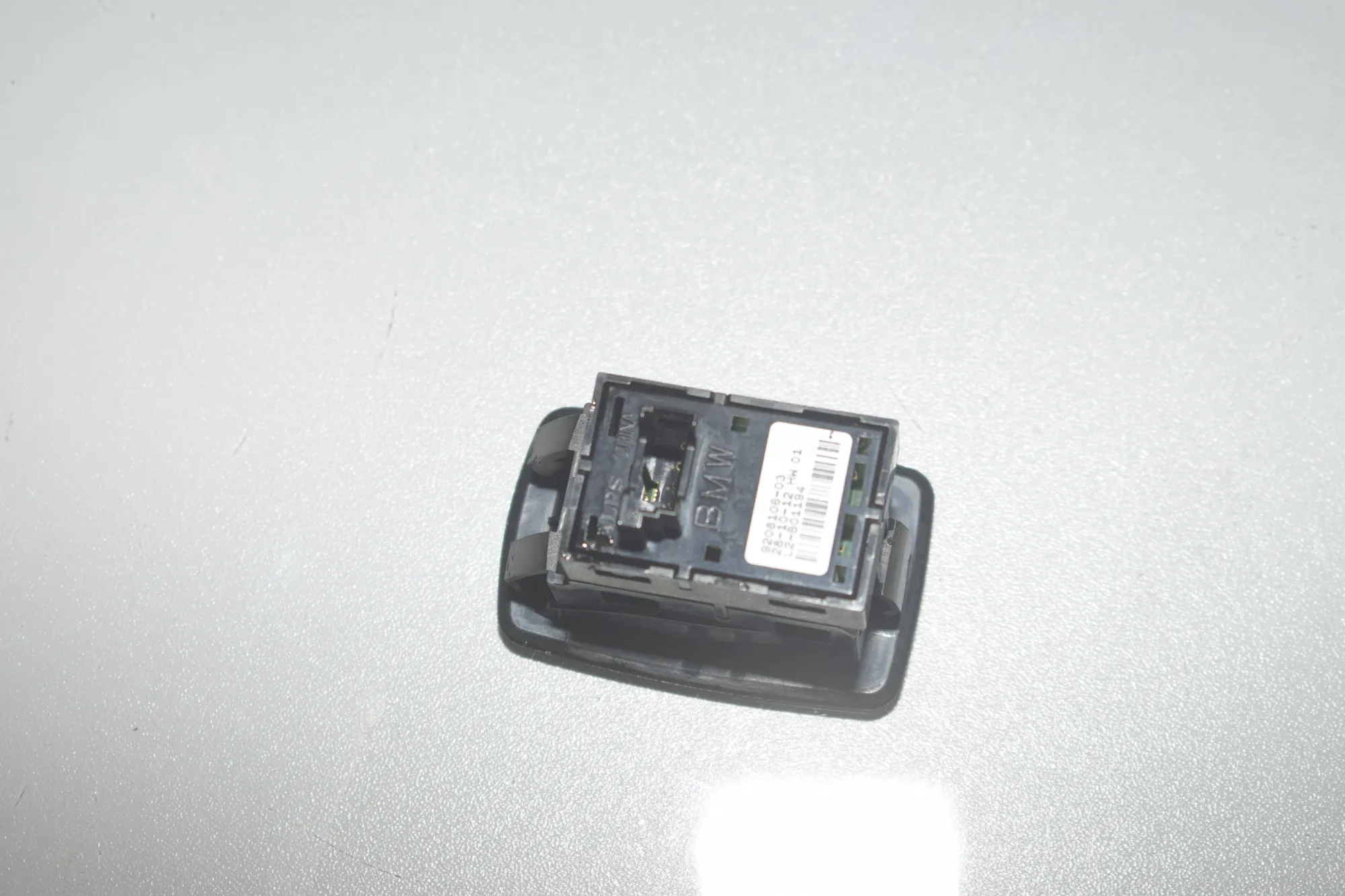 Front Right Door Window Switch – OEM 9208106 · BMW X3 (F25) xDrive 20 d 2013 – 3