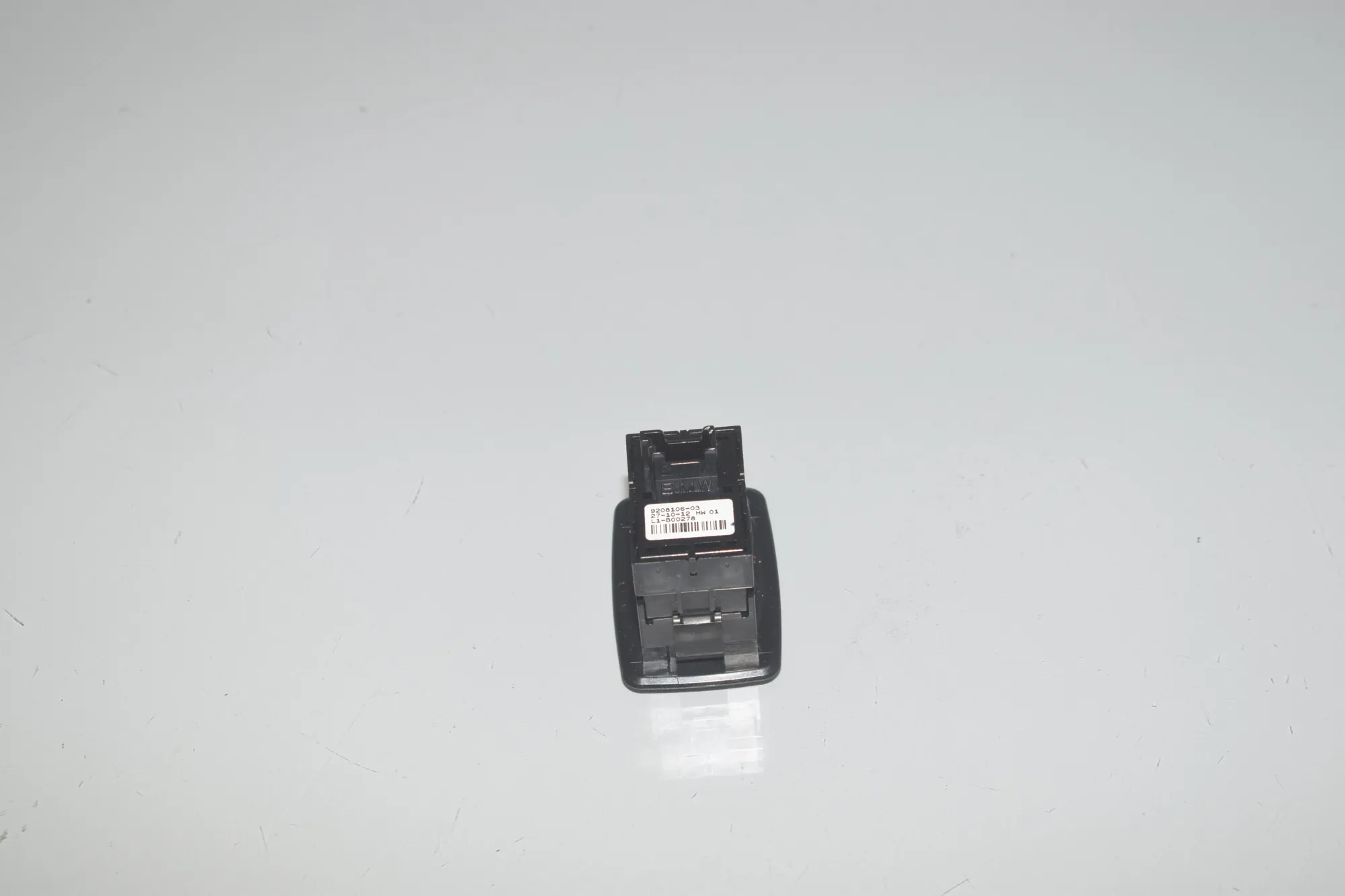 Rear Right Door Window Switch – OEM 9208106 · BMW X3 (F25) xDrive 20 d 2013 – 3
