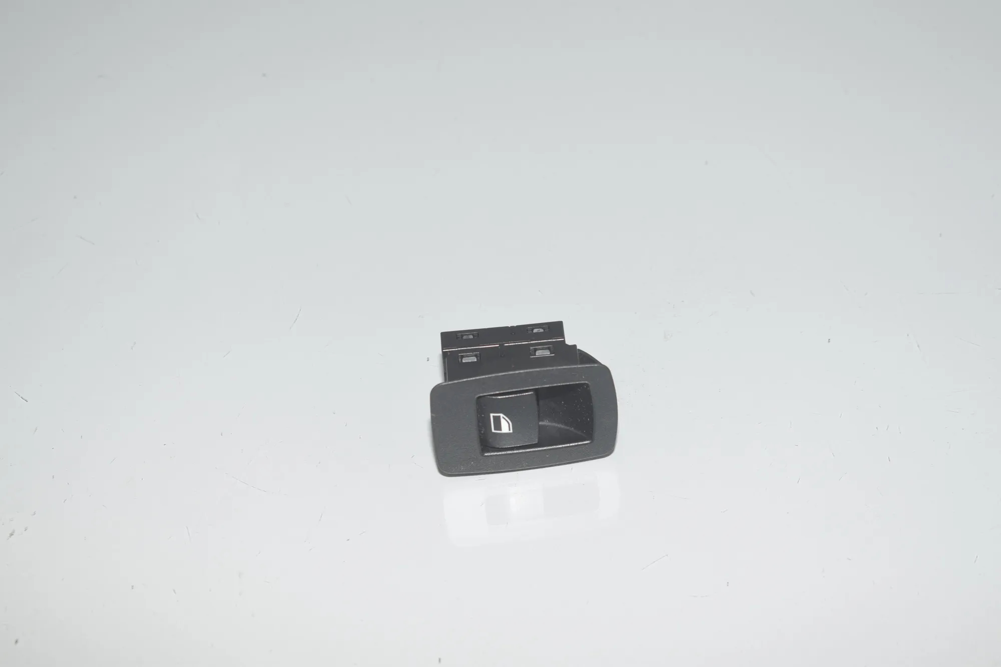 Rear Right Door Window Switch – OEM 9208106 · BMW X3 (F25) xDrive 20 d 2013 – 4