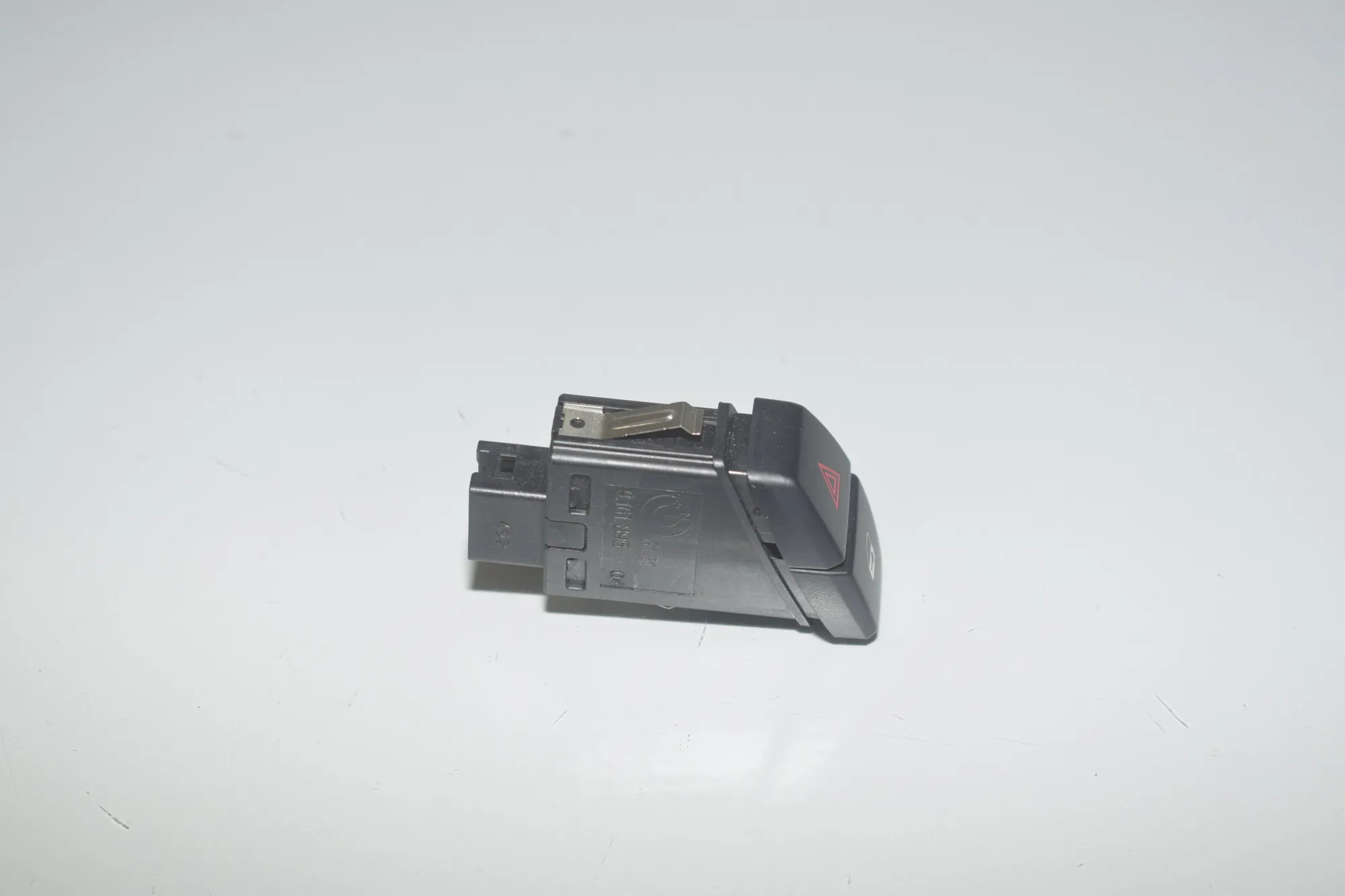 Hazard Button – OEM 9161896 · BMW X3 (F25) xDrive 20 d 2013 – 3