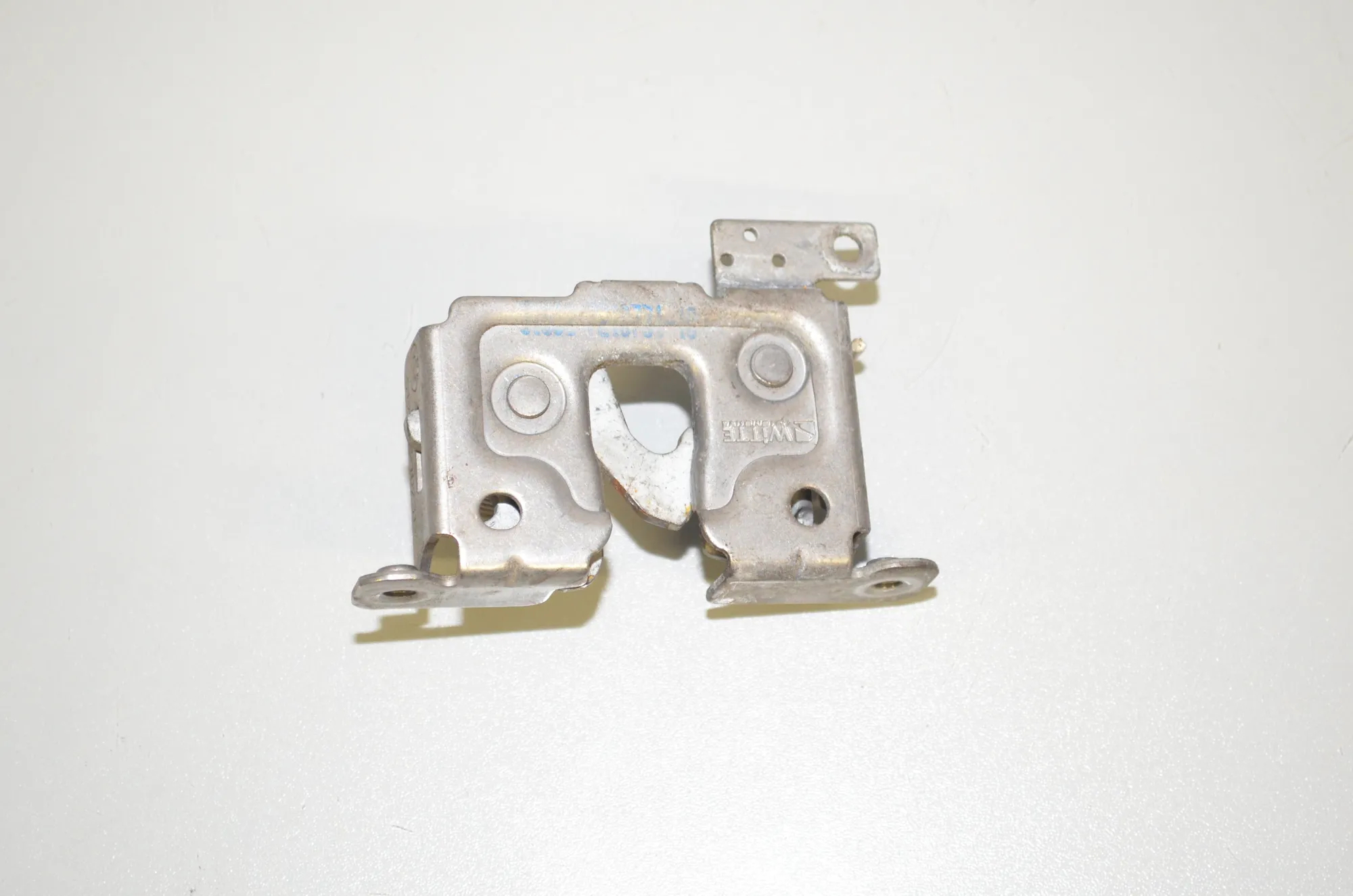 Bonnet Lock – OEM 7210731 · BMW X3 (F25) xDrive 20 d 2013 – 2