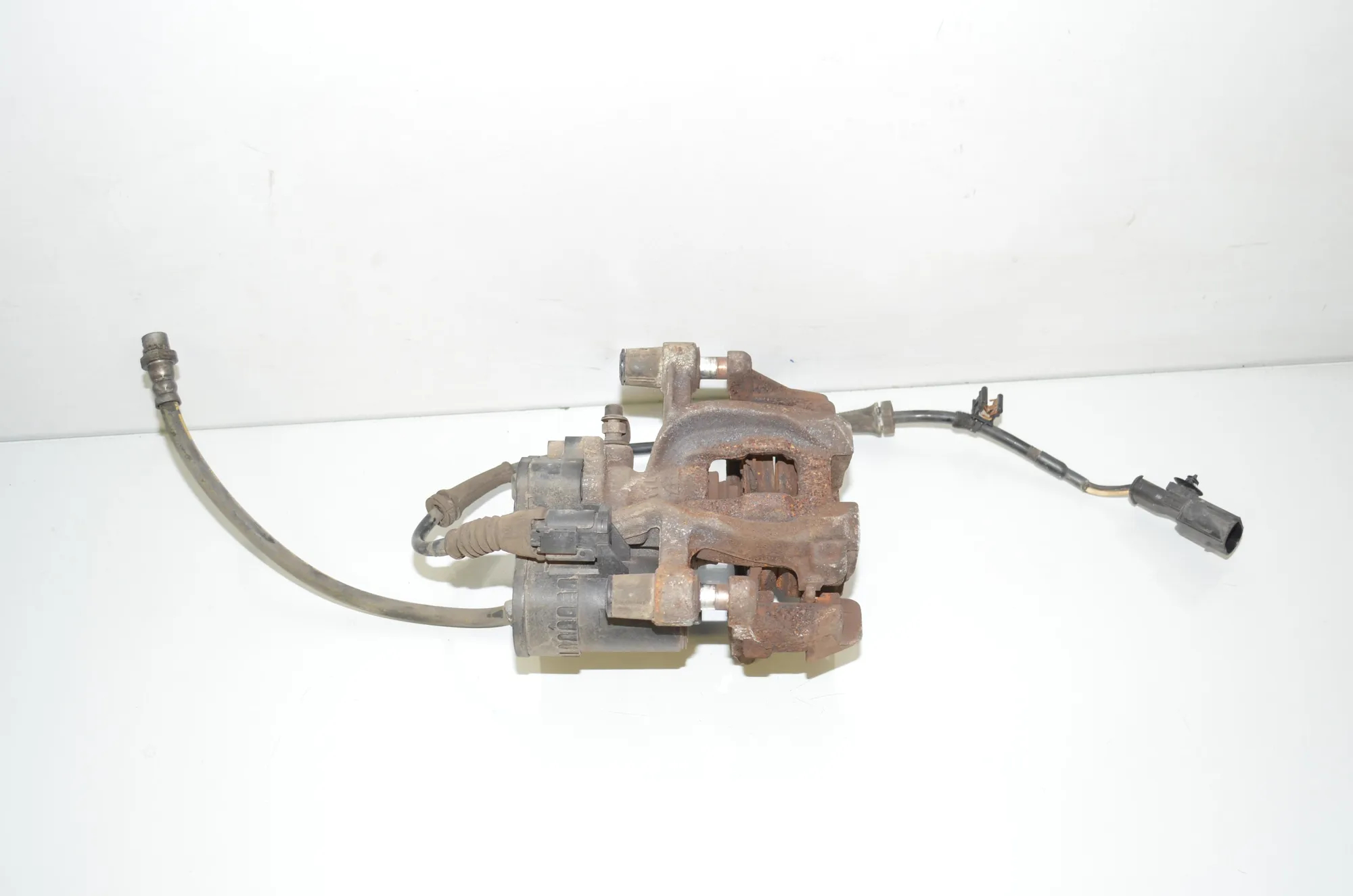 Rear Left Brake Caliper – OEM 6883025 · BMW i3 (I01) Electric 2019