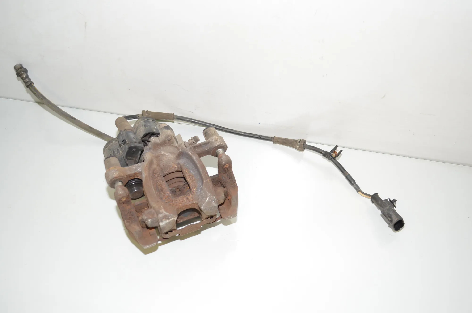 Rear Left Brake Caliper – OEM 6883025 · BMW i3 (I01) Electric 2019 – 2
