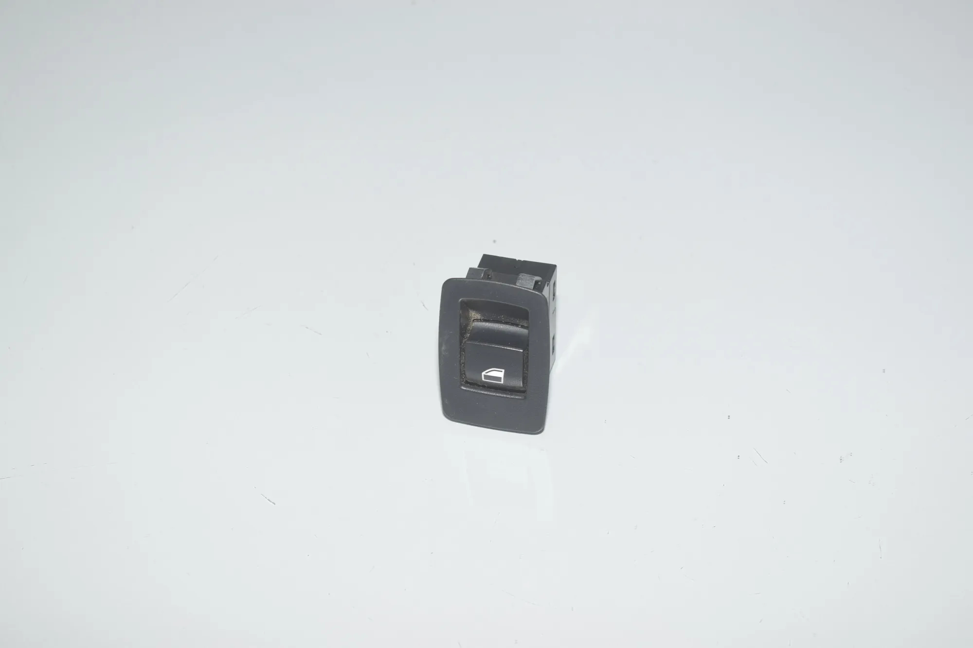 Rear Left Door Window Switch – OEM 9208106 · BMW 3 Touring (F31) 330 d 2013