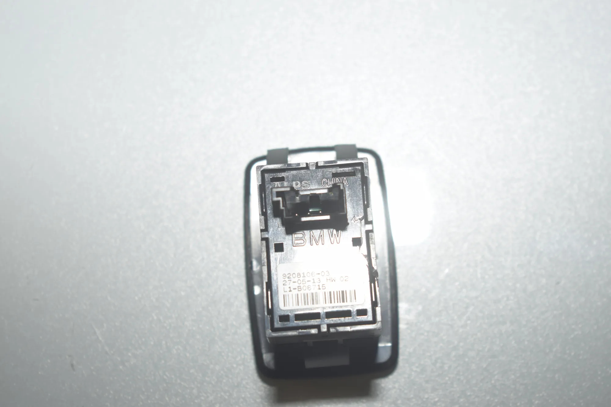 Rear Left Door Window Switch – OEM 9208106 · BMW 3 Touring (F31) 330 d 2013 – 3