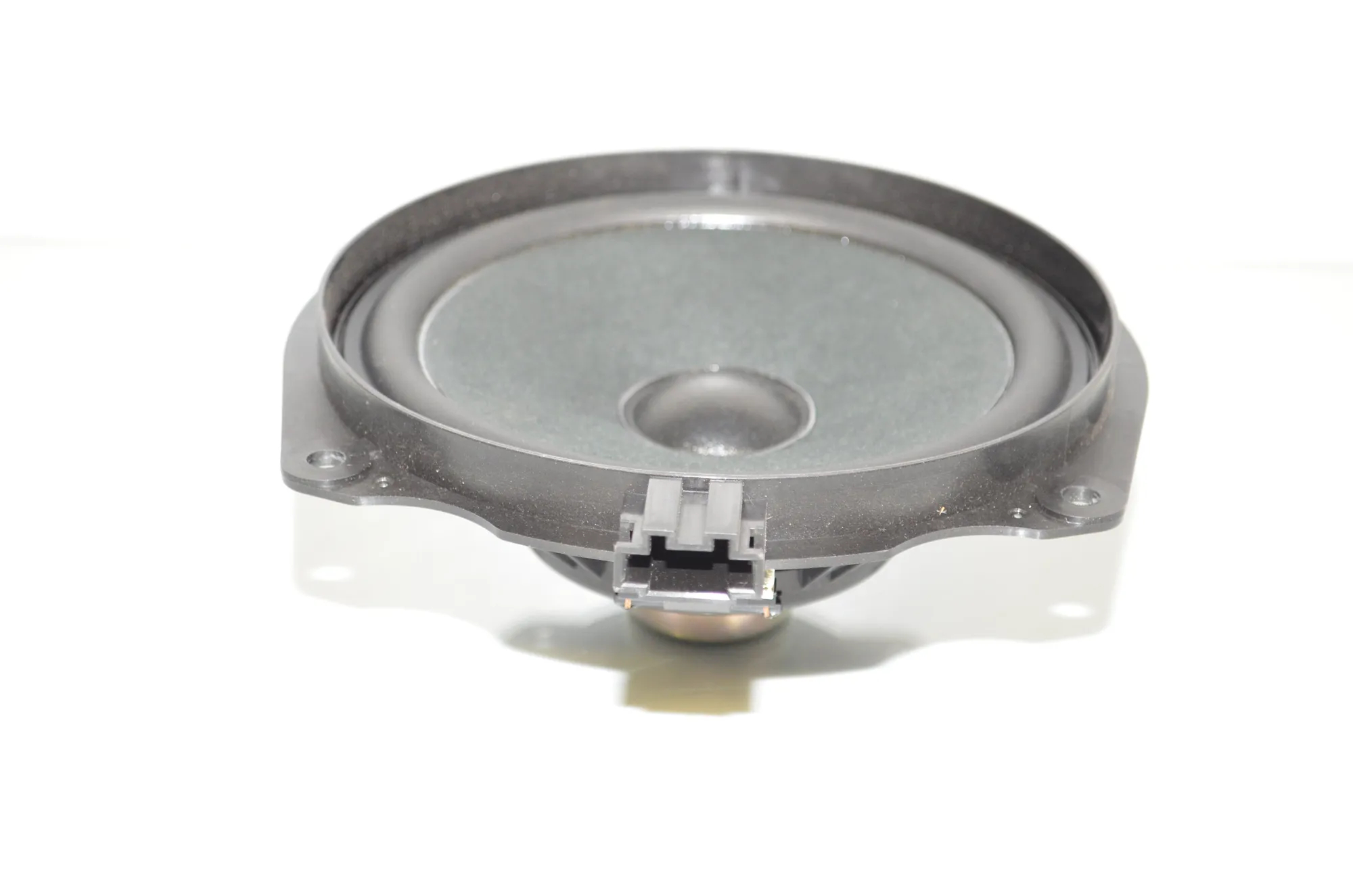 Subwoofer – OEM 8715684 · BMW i3 (I01) Electric 2019 – 2