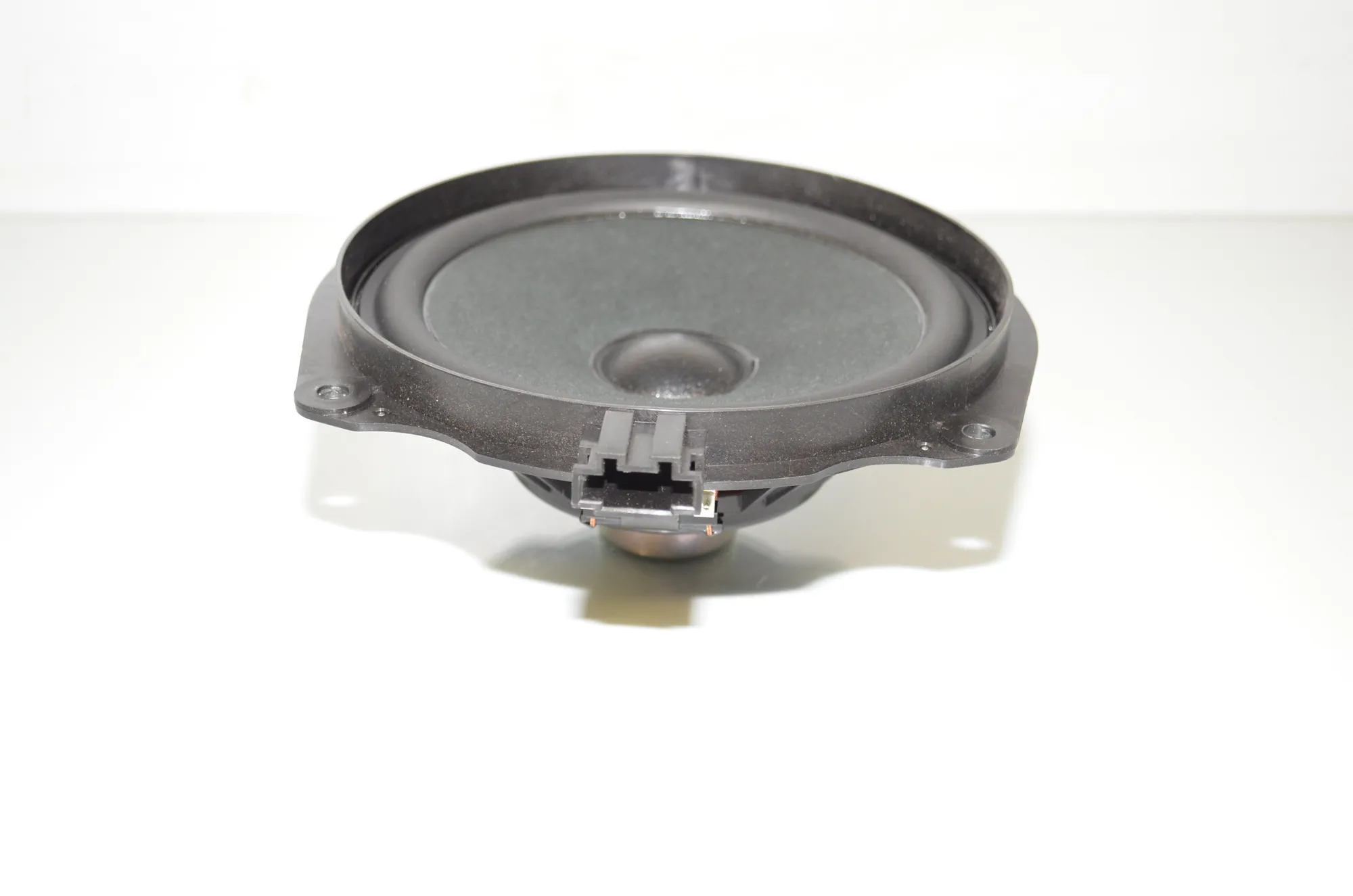 Subwoofer – OEM 8715684 · BMW i3 (I01) Electric 2019 – 2