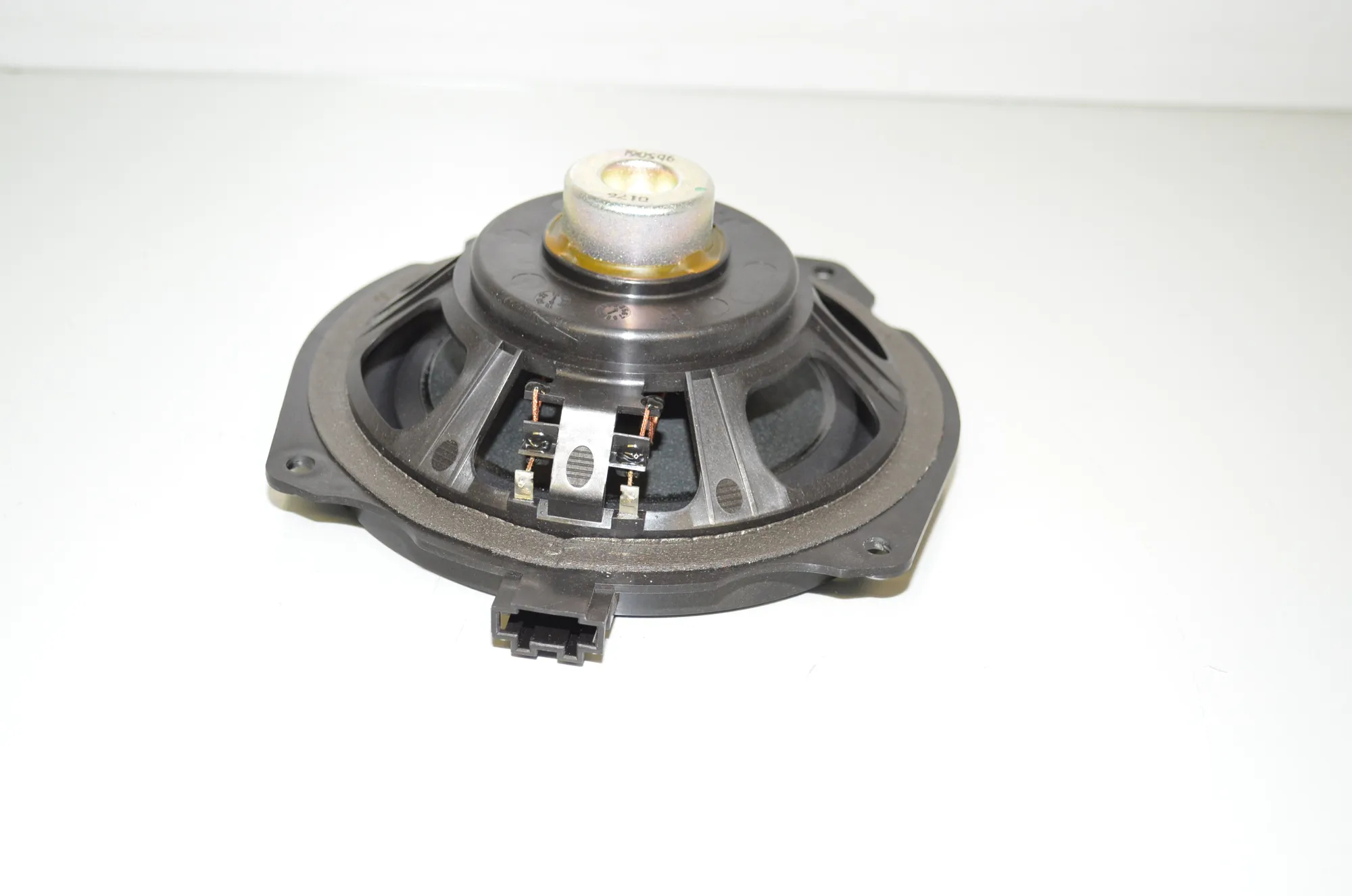 Subwoofer – OEM 8715684 · BMW i3 (I01) Electric 2019 – 3