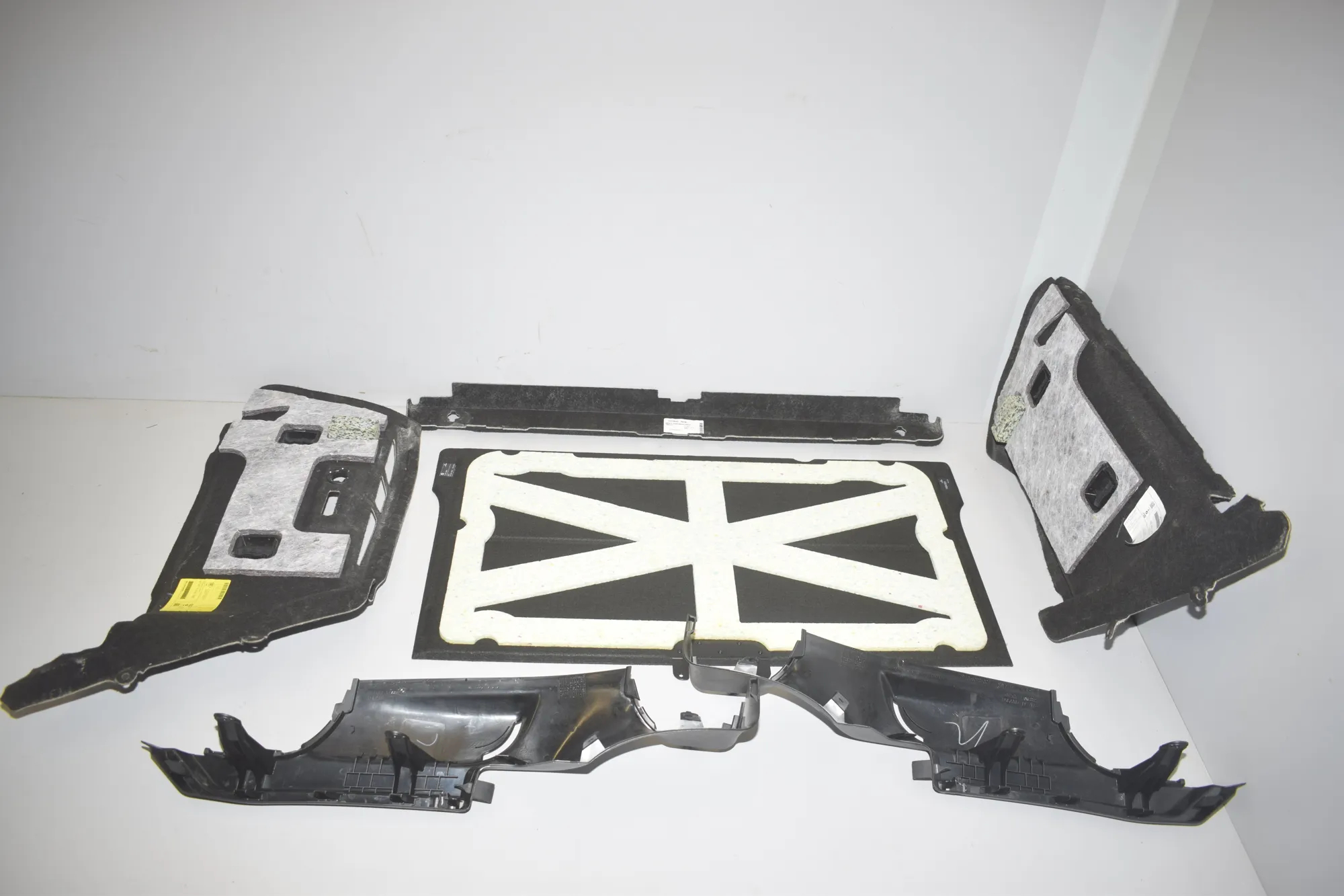 Trunk Trim Kit – OEM 7272385 · BMW i3 (I01) Electric 2019 – 4