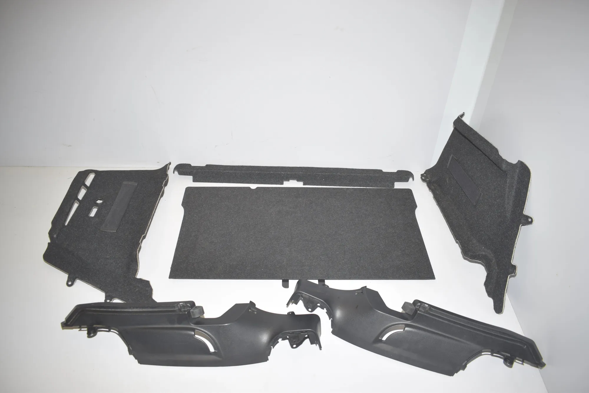 Trunk Trim Kit – OEM 7272385 · BMW i3 (I01) Electric 2019 – 2