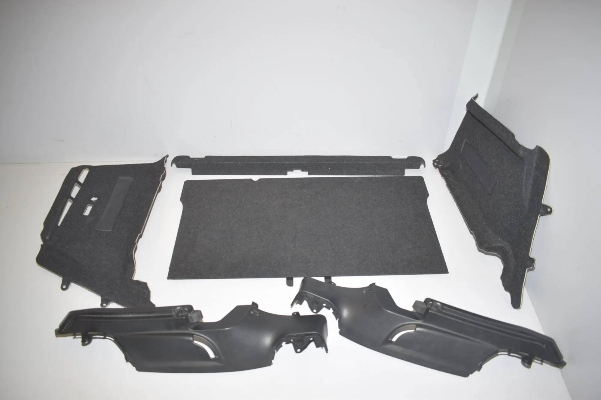 Trunk Trim Kit – OEM 7272385 · BMW i3 (I01) Electric 2019