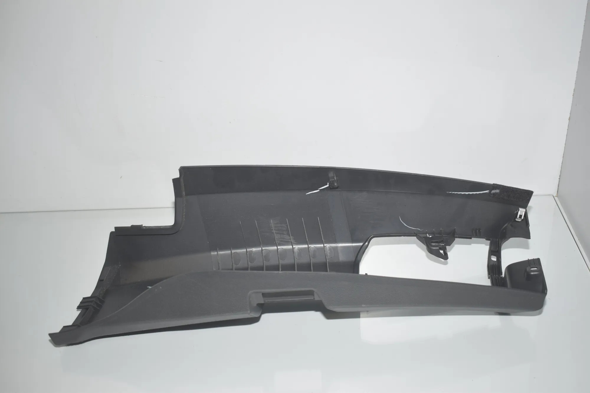 Right Side B Pillar Trim – OEM 7287936 · BMW i3 (I01) Electric 2019 – 4