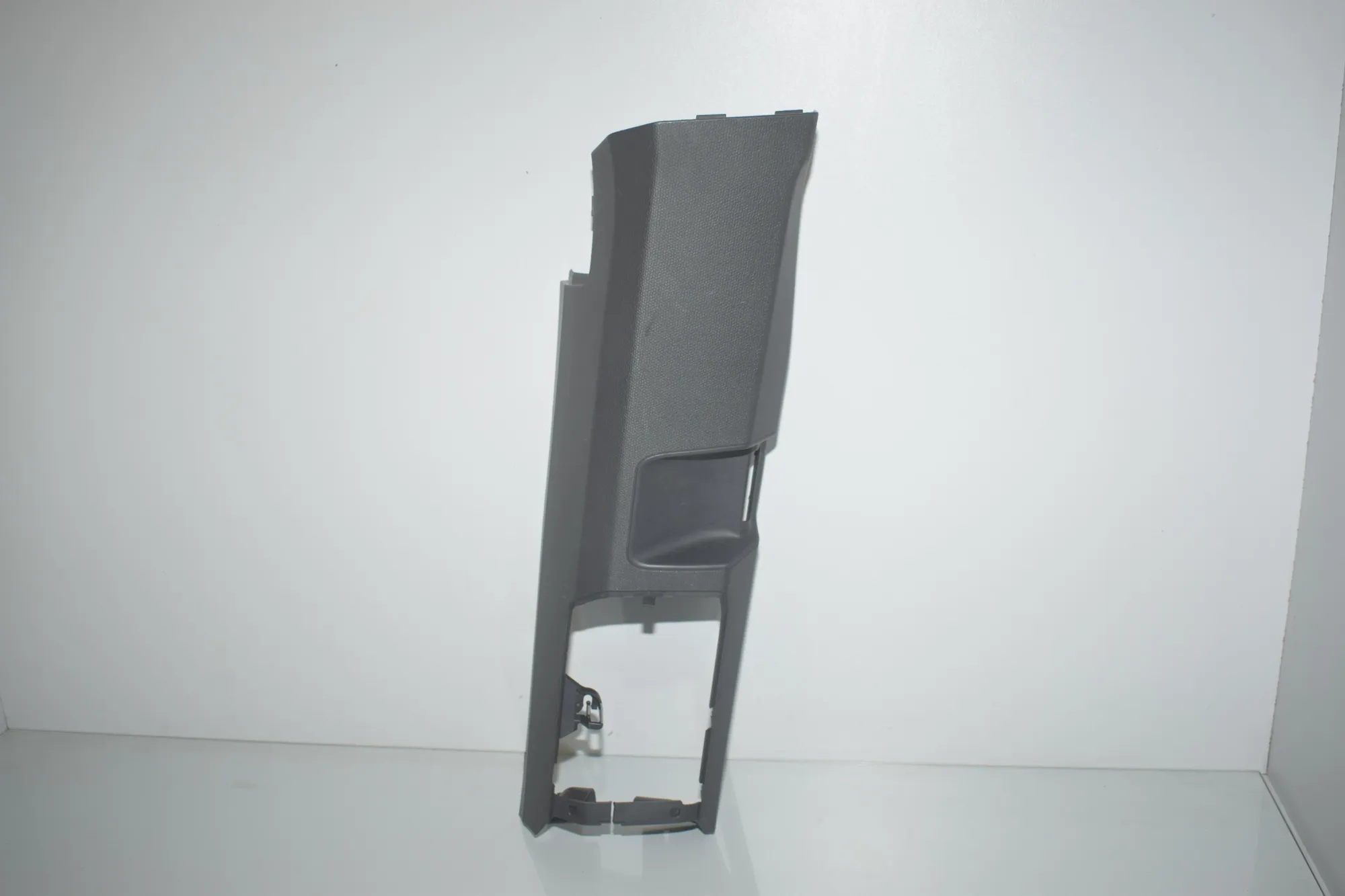 Right Side B Pillar Trim – OEM 7287936 · BMW i3 (I01) Electric 2019 – 3