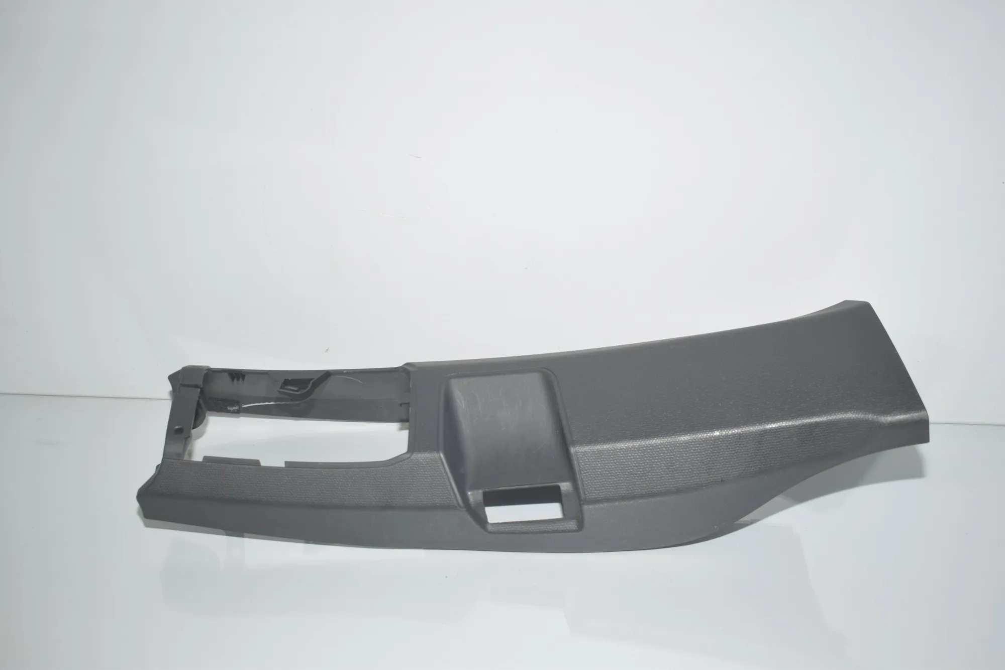 Right Side B Pillar Trim – OEM 7287936 · BMW i3 (I01) Electric 2019 – 2
