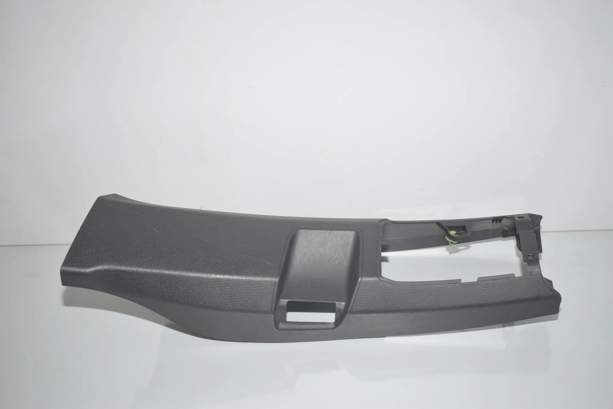 Left Side B Pillar Trim – OEM 7287935 · BMW i3 (I01) Electric 2019 – 2