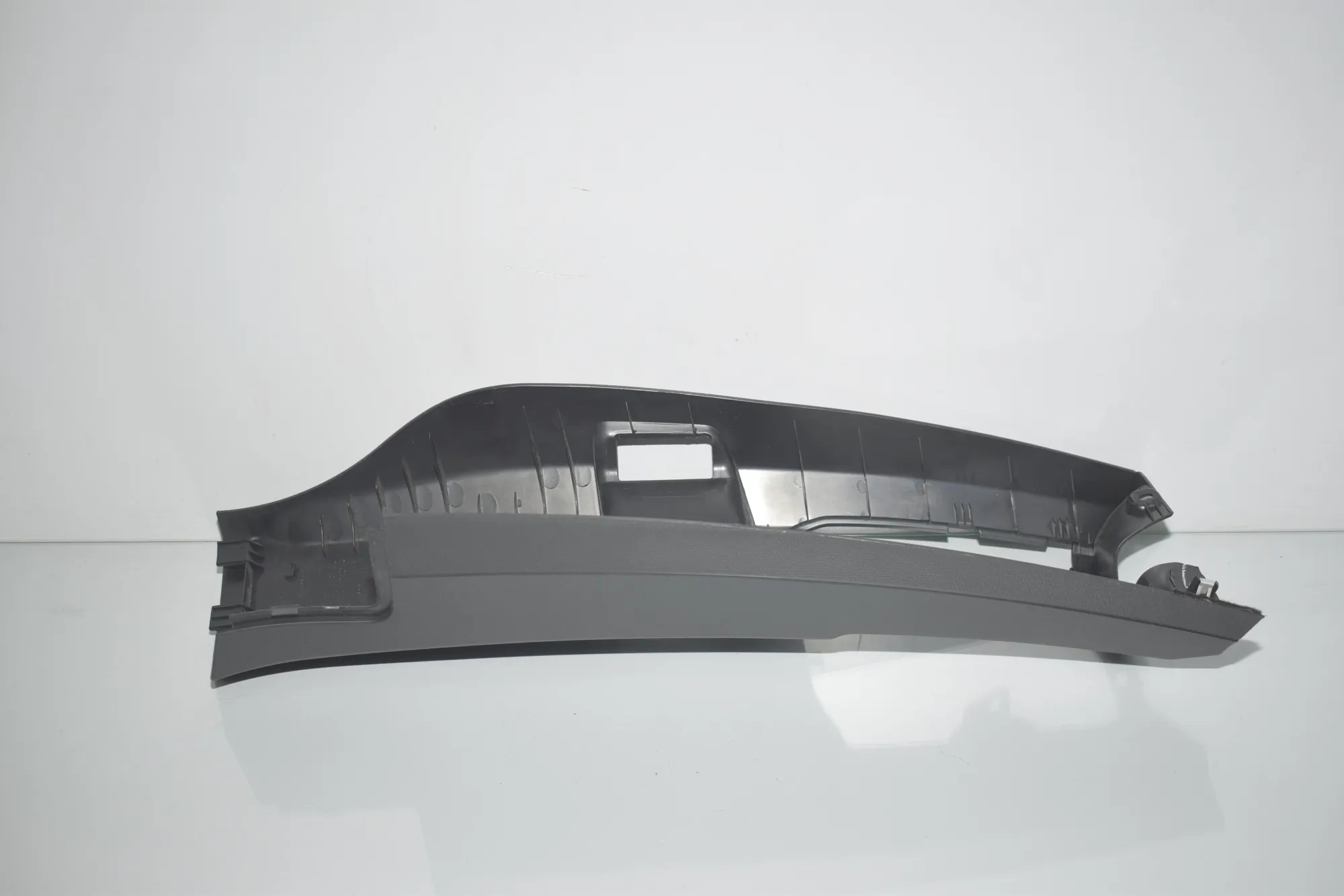 Left Side B Pillar Trim – OEM 7287935 · BMW i3 (I01) Electric 2019 – 4