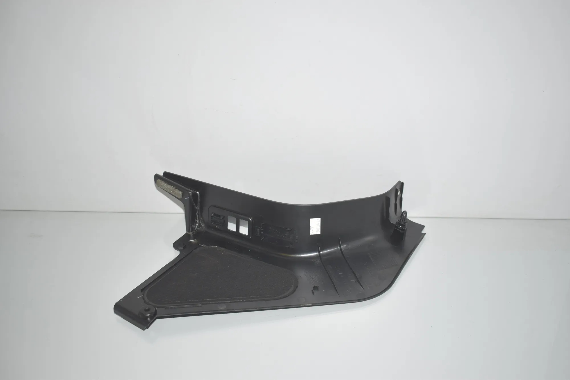 Front Left Interior Step Trim – OEM 7272417 · BMW i3 (I01) Electric 2019 – 4