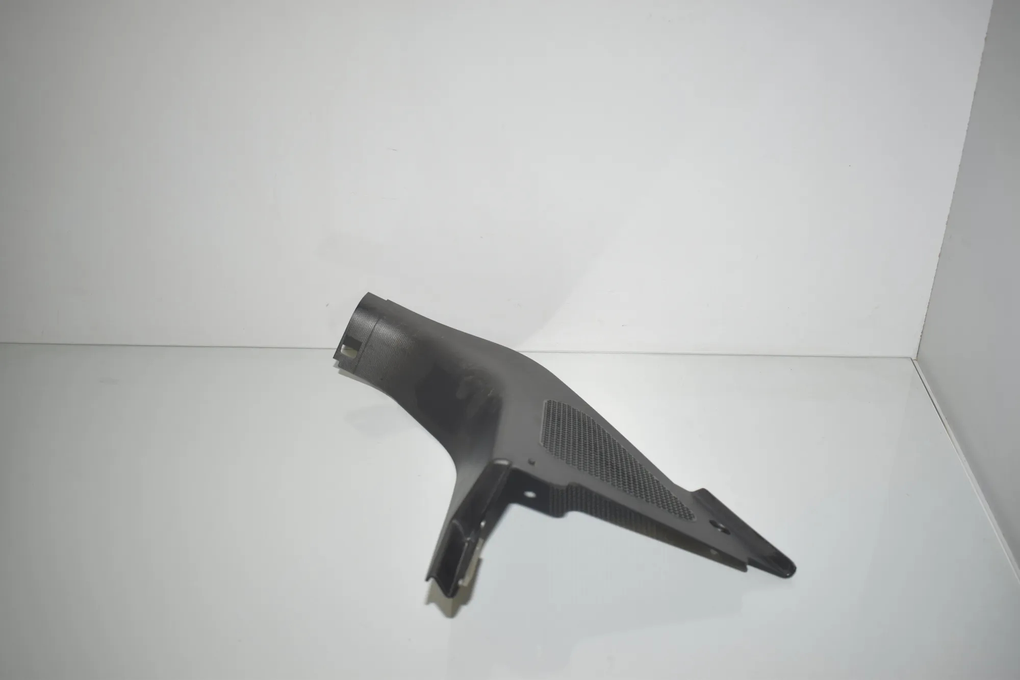 Front Right Interior Step Trim – OEM 7272418 · BMW i3 (I01) Electric 2019 – 2