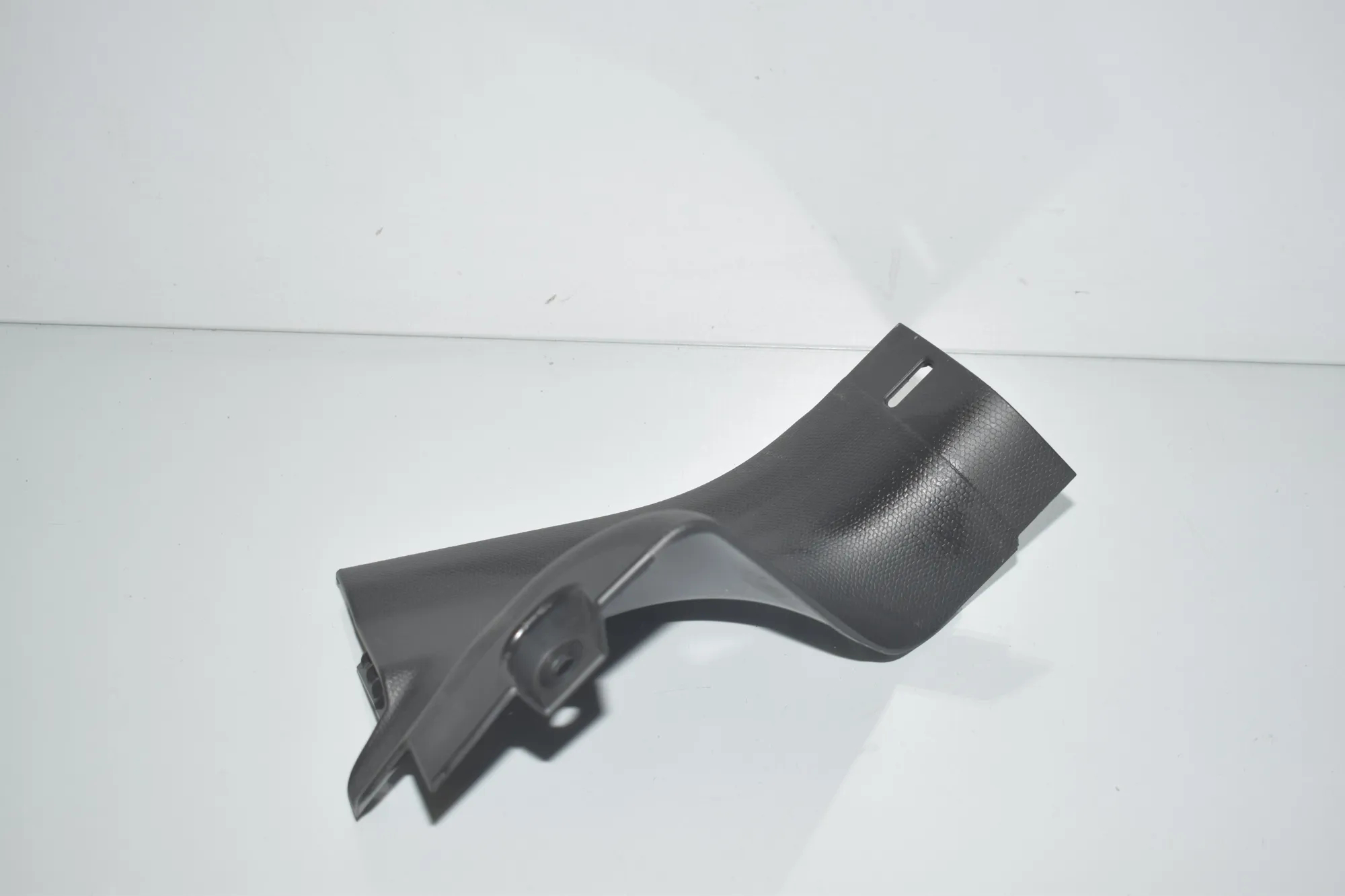 Rear Left Interior Step Trim – OEM 7272381 · BMW i3 (I01) Electric 2019 – 4