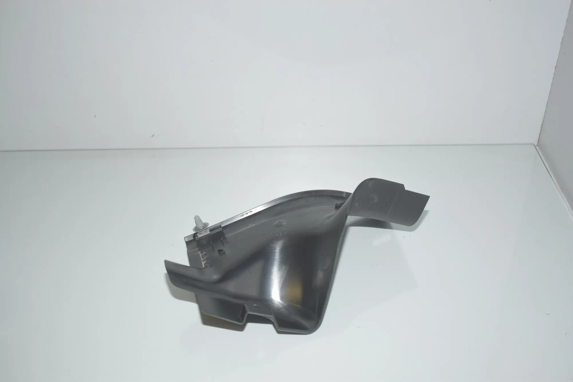 Rear Right Interior Step Trim – OEM 7272382 · BMW i3 (I01) Electric 2019 – 4