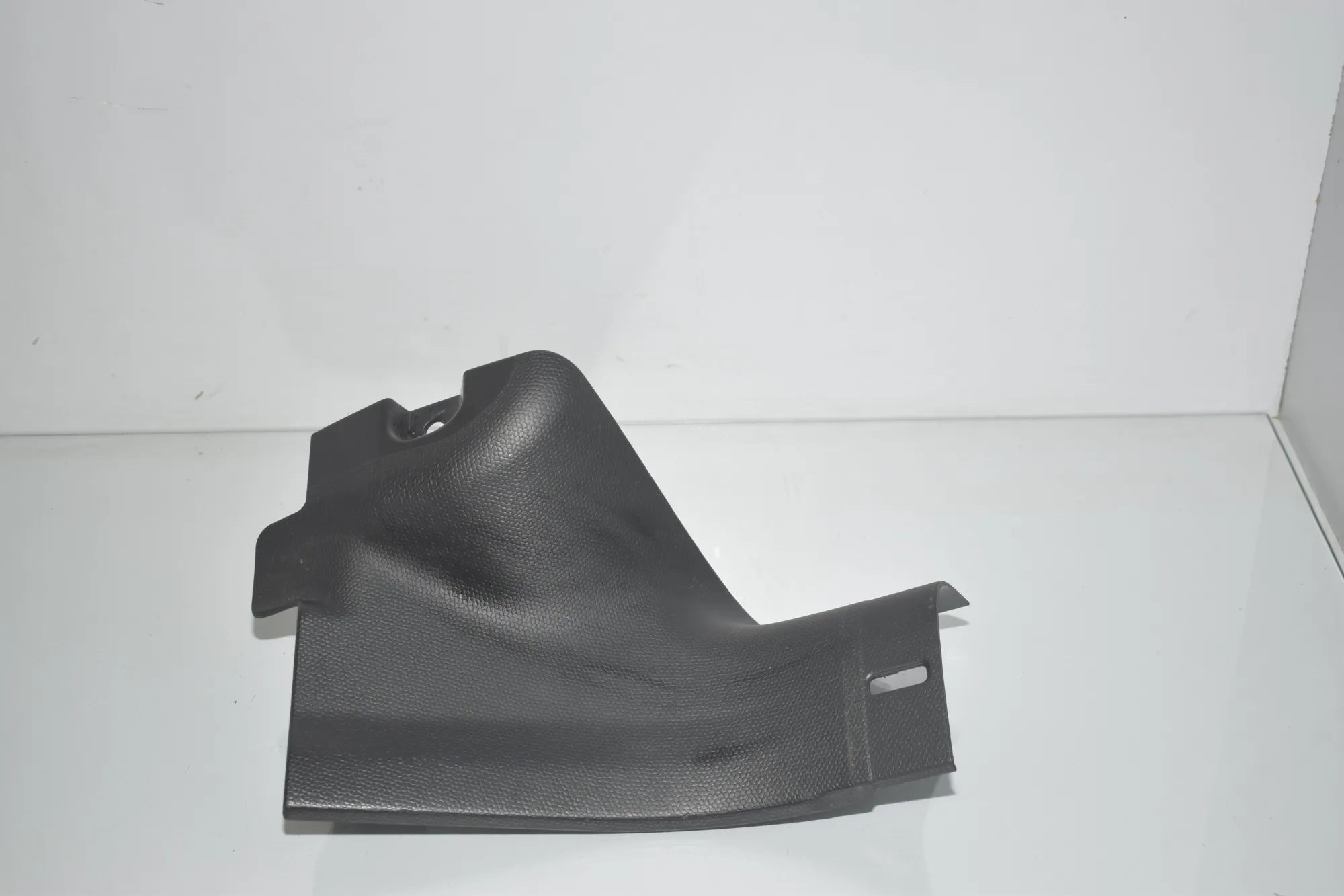 Rear Right Interior Step Trim – OEM 7272382 · BMW i3 (I01) Electric 2019 – 3