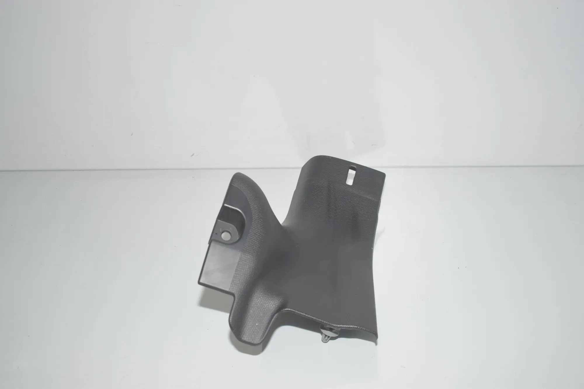 Rear Right Interior Step Trim – OEM 7272382 · BMW i3 (I01) Electric 2019 – 2