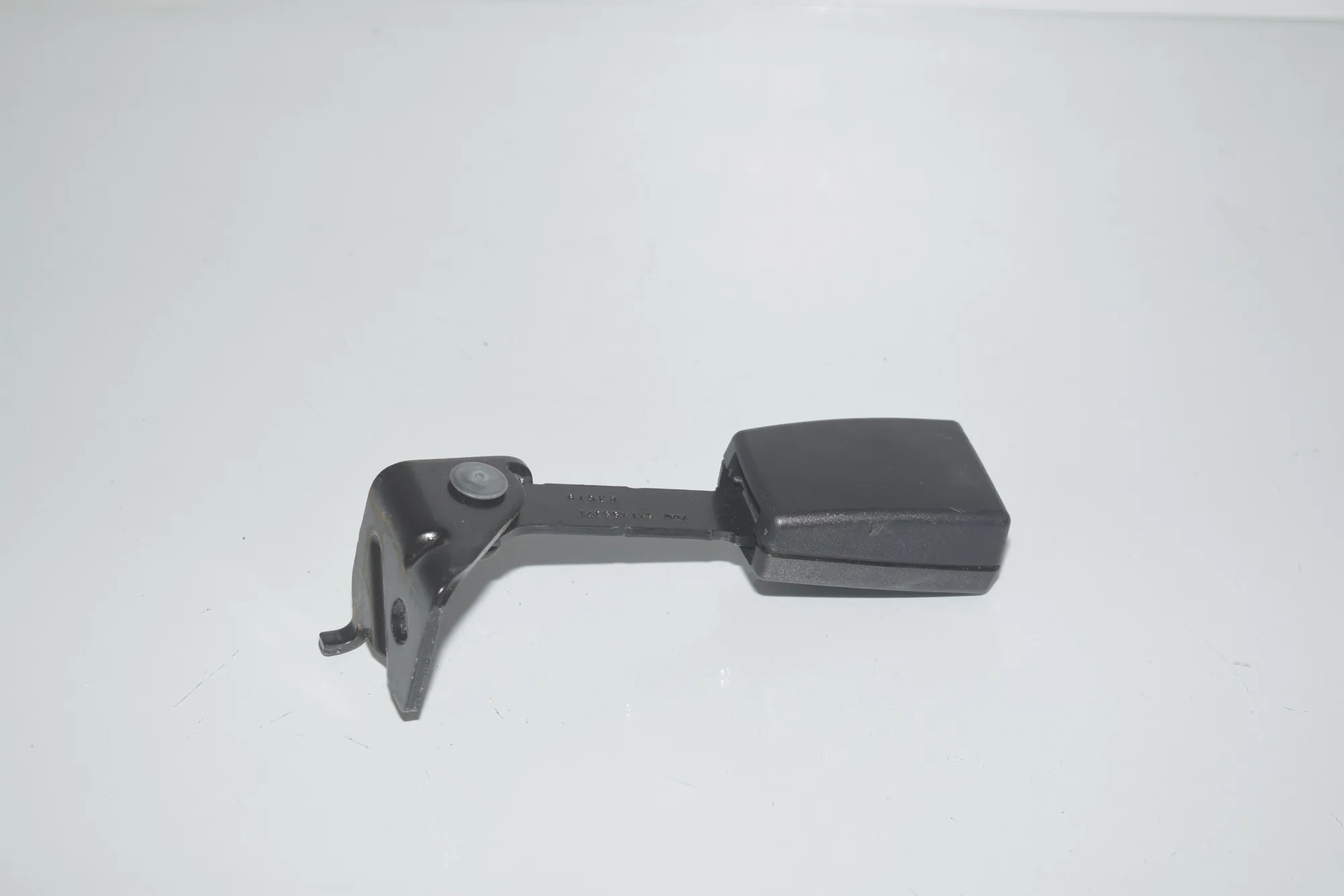 Rear Left Seat Buckle – OEM 7347725 · BMW i3 (I01) Electric 2019 – 2