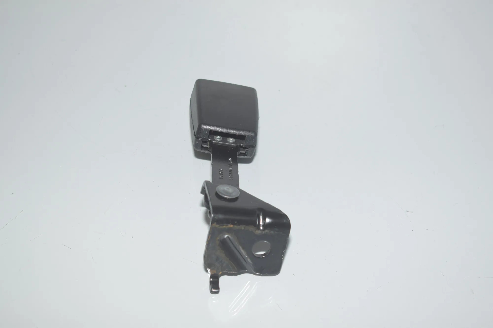 Rear Left Seat Buckle – OEM 7347725 · BMW i3 (I01) Electric 2019