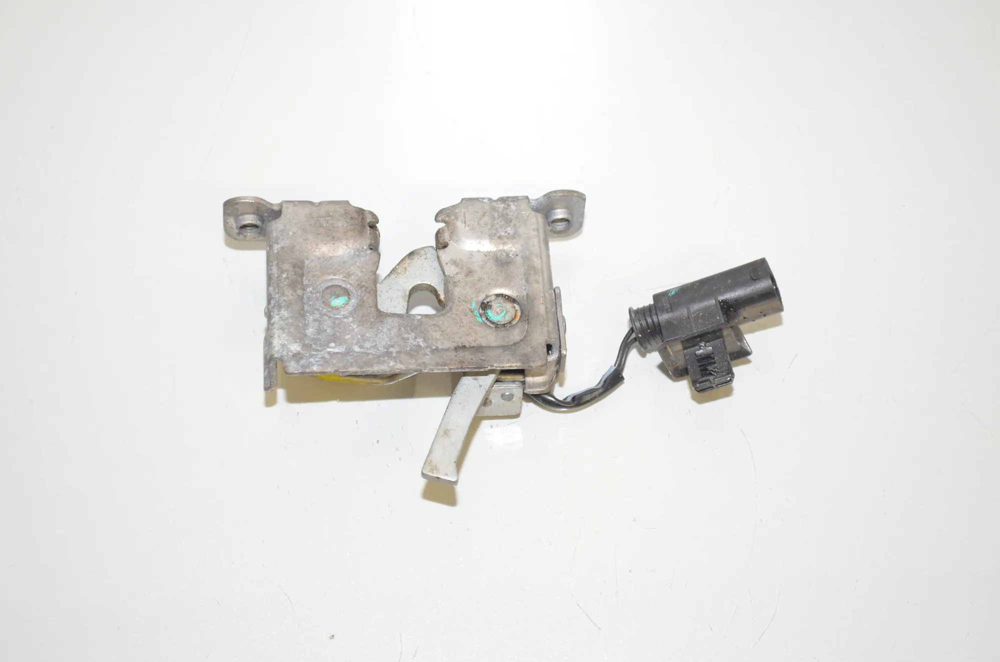 Bonnet Lock – OEM 7299162 · BMW i3 (I01) Electric 2019 – 2