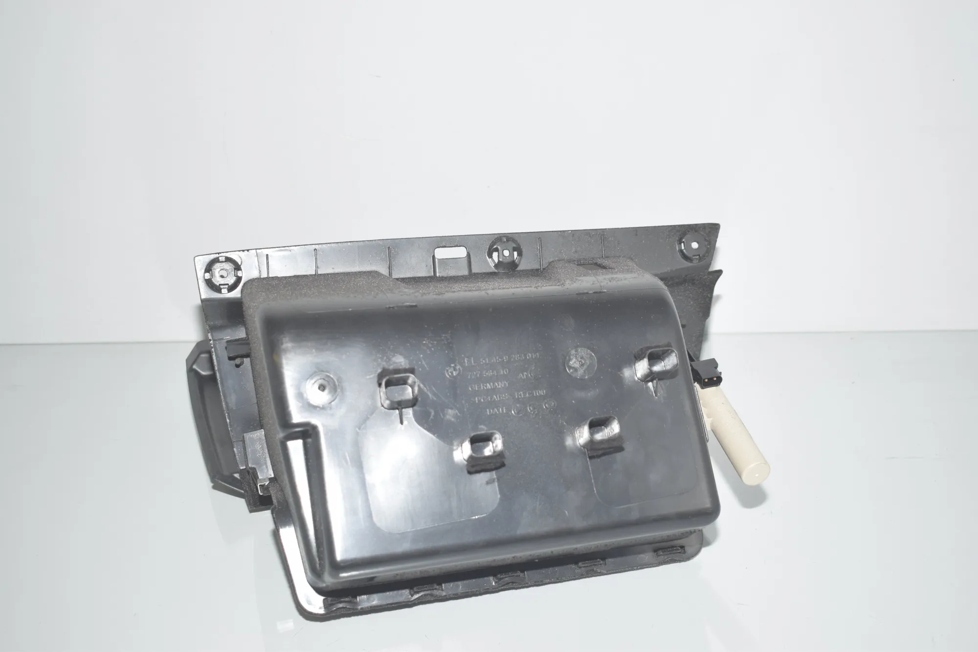 Glove Compartment – OEM 9283011 · BMW i3 (I01) Electric 2019 – 3