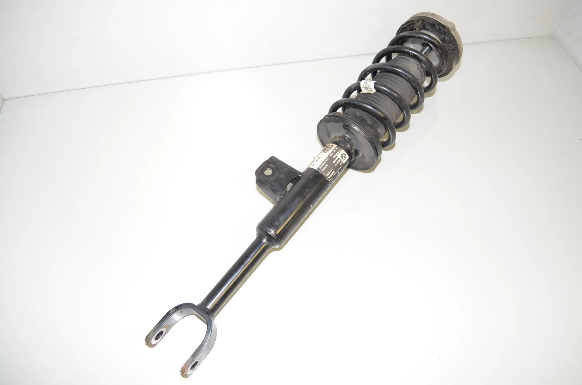 Front Right Shock Absorber – OEM 6866598 · BMW 5 (G30) (2016 - -) 520 i 2018 – 3
