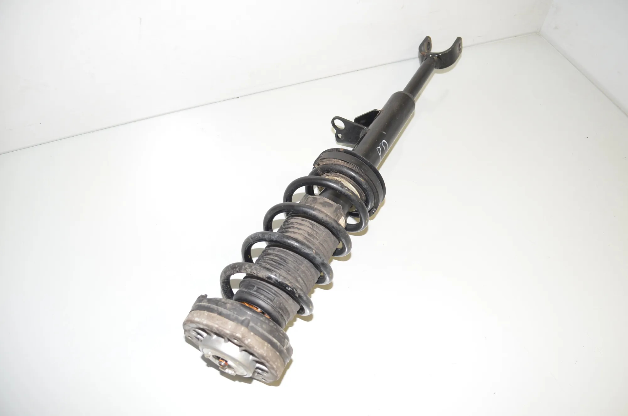 Front Right Shock Absorber – OEM 6866598 · BMW 5 (G30) (2016 - -) 520 i 2018 – 2
