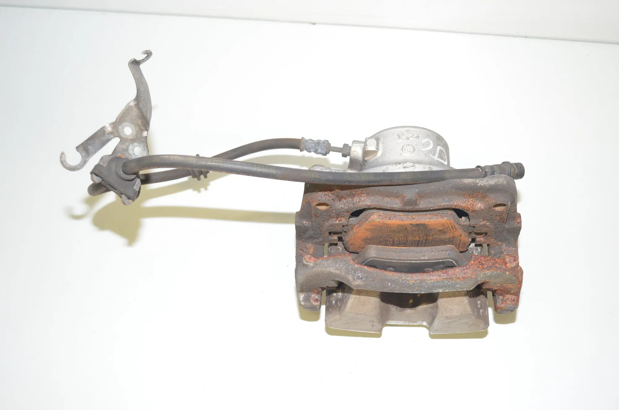 Front Right Brake Caliper – OEM 6872800 · BMW 5 (G30) (2016 - -) 520 i 2018 – 4