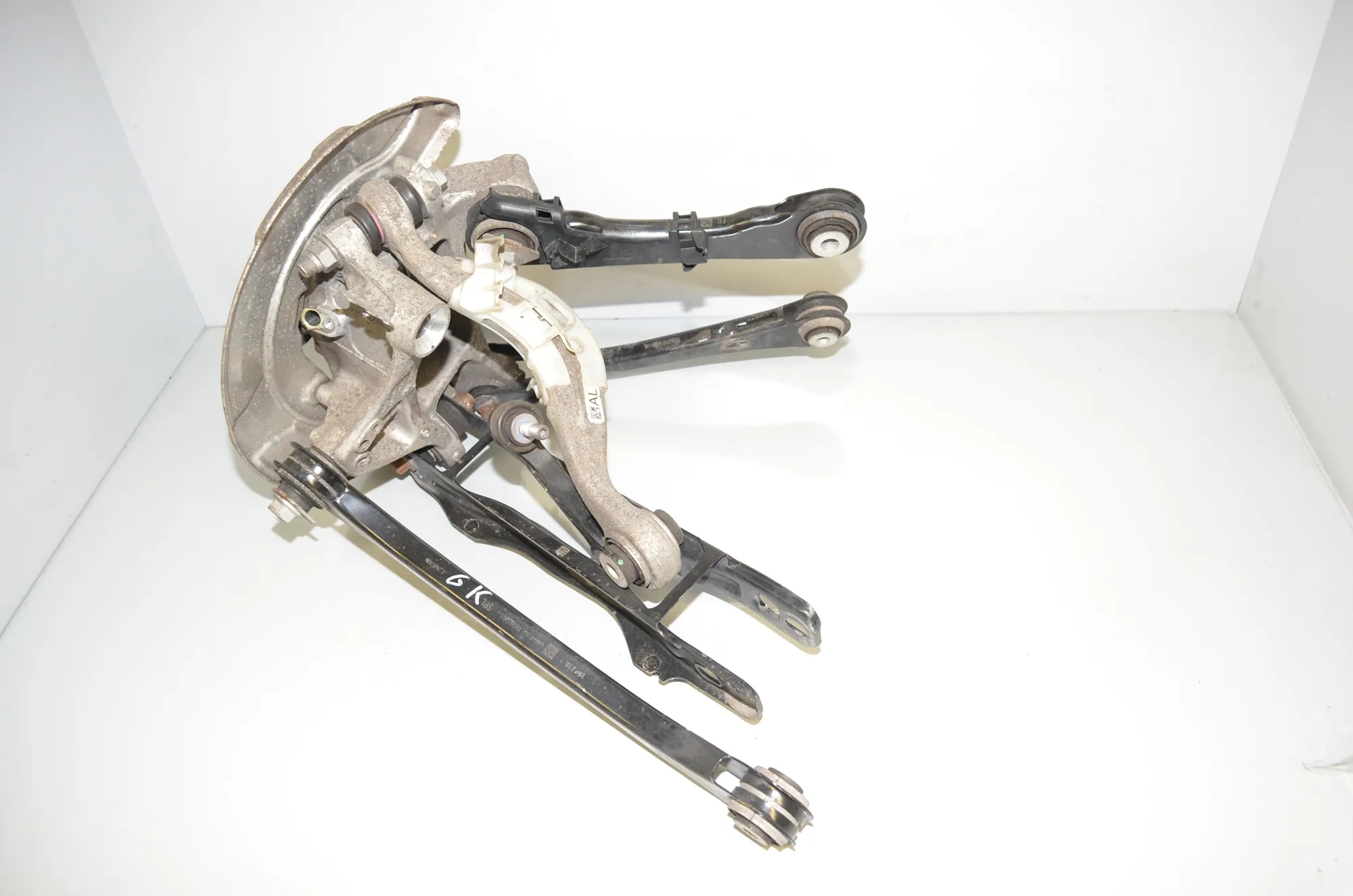 Rear Left Wheel Hub Spindle – OEM 6866335 · BMW 5 (G30) (2016 - -) 520 i 2018 – 4