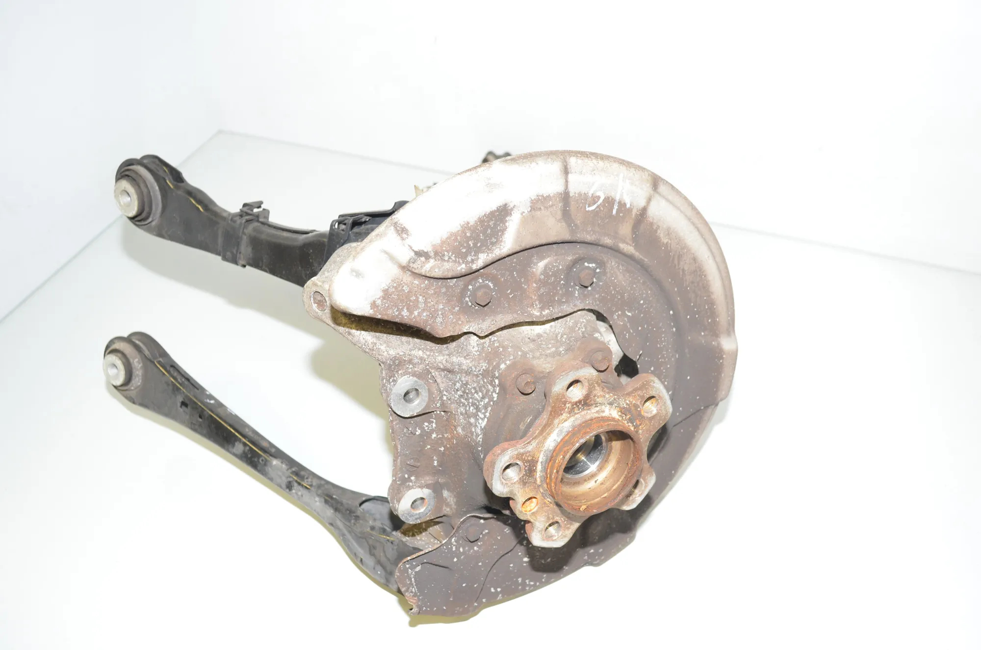 Rear Left Wheel Hub Spindle – OEM 6866335 · BMW 5 (G30) (2016 - -) 520 i 2018