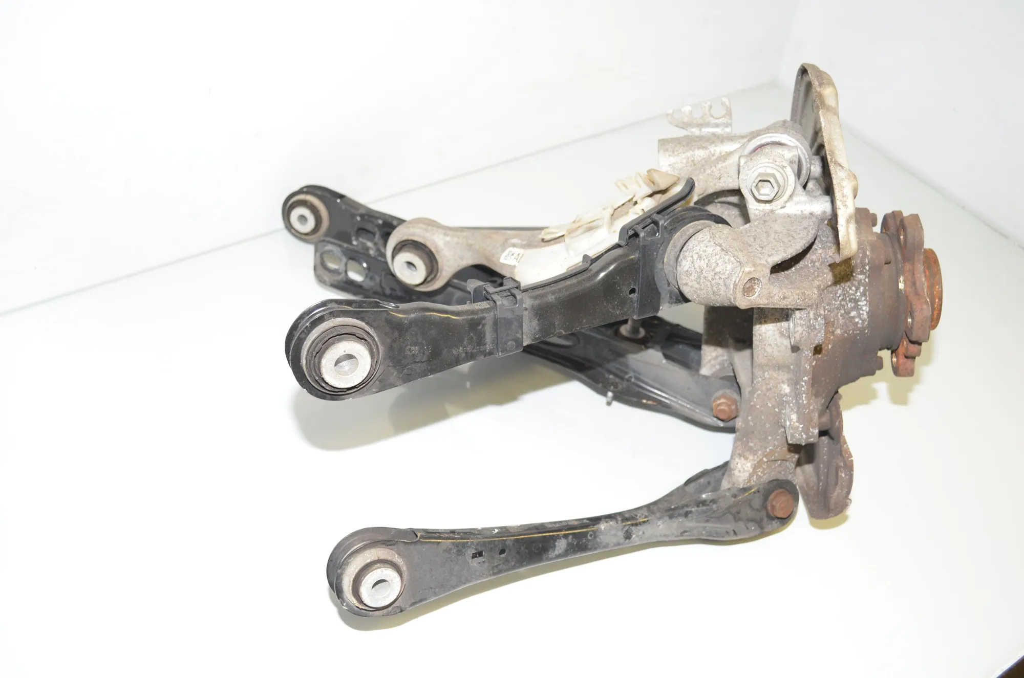 Rear Left Wheel Hub Spindle – OEM 6866335 · BMW 5 (G30) (2016 - -) 520 i 2018 – 2