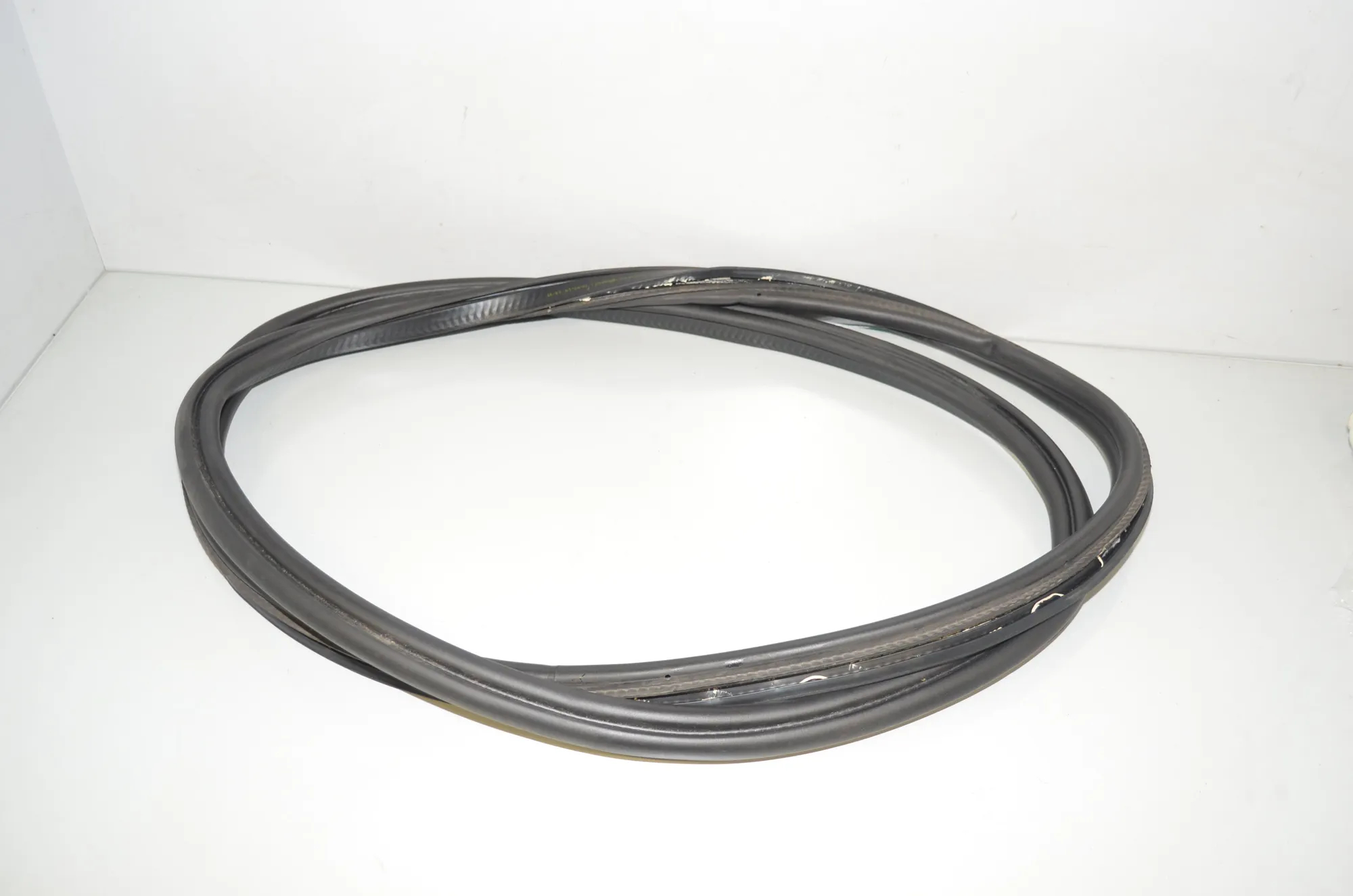 Tailgate Rubber Seal – OEM 7296906 · BMW i3 (I01) Electric 2019