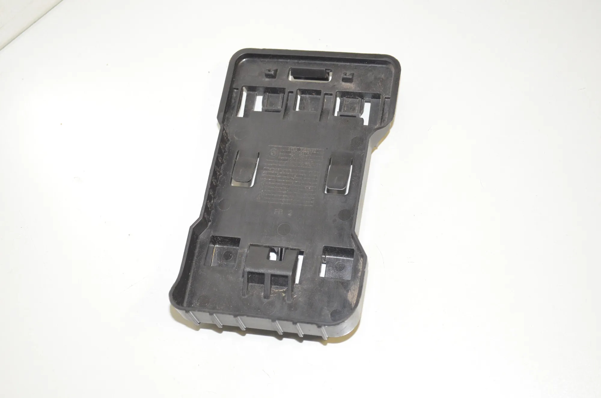 Fuse Box Holder – OEM 9380999 · BMW i3 (I01) Electric 2019 – 2