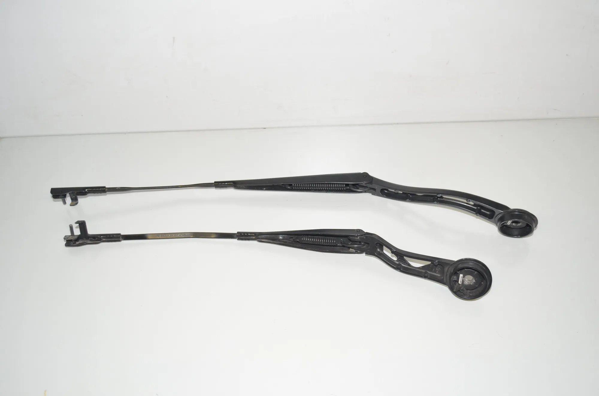 Front Wiper Arms – OEM 7322164 · BMW i3 (I01) Electric 2019 – 3