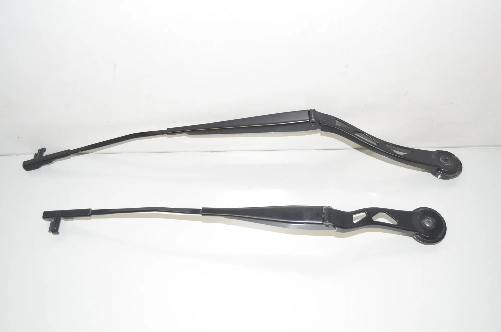 Front Wiper Arms – OEM 7322164 · BMW i3 (I01) Electric 2019