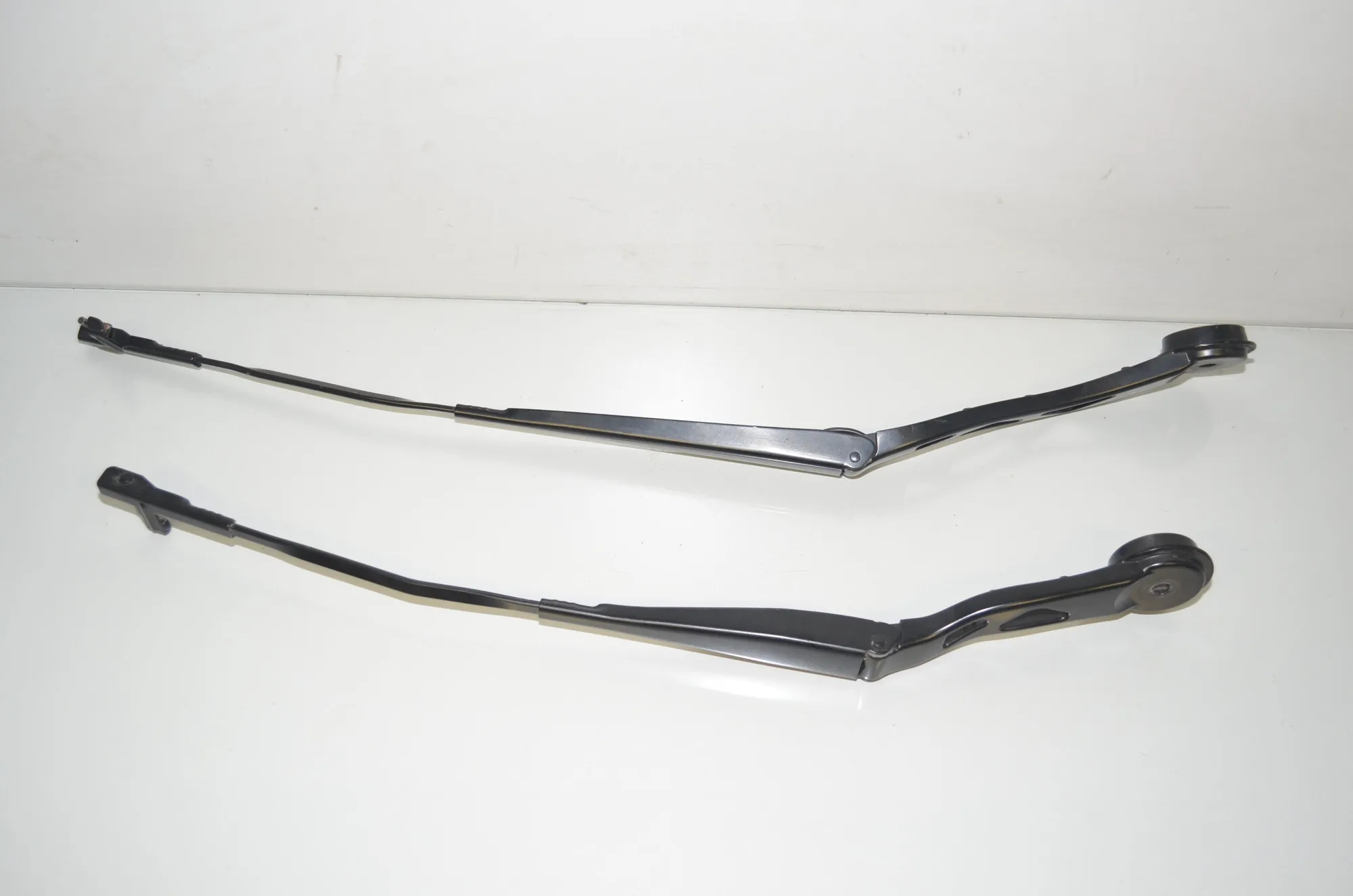 Front Wiper Arms – OEM 7322164 · BMW i3 (I01) Electric 2019 – 2