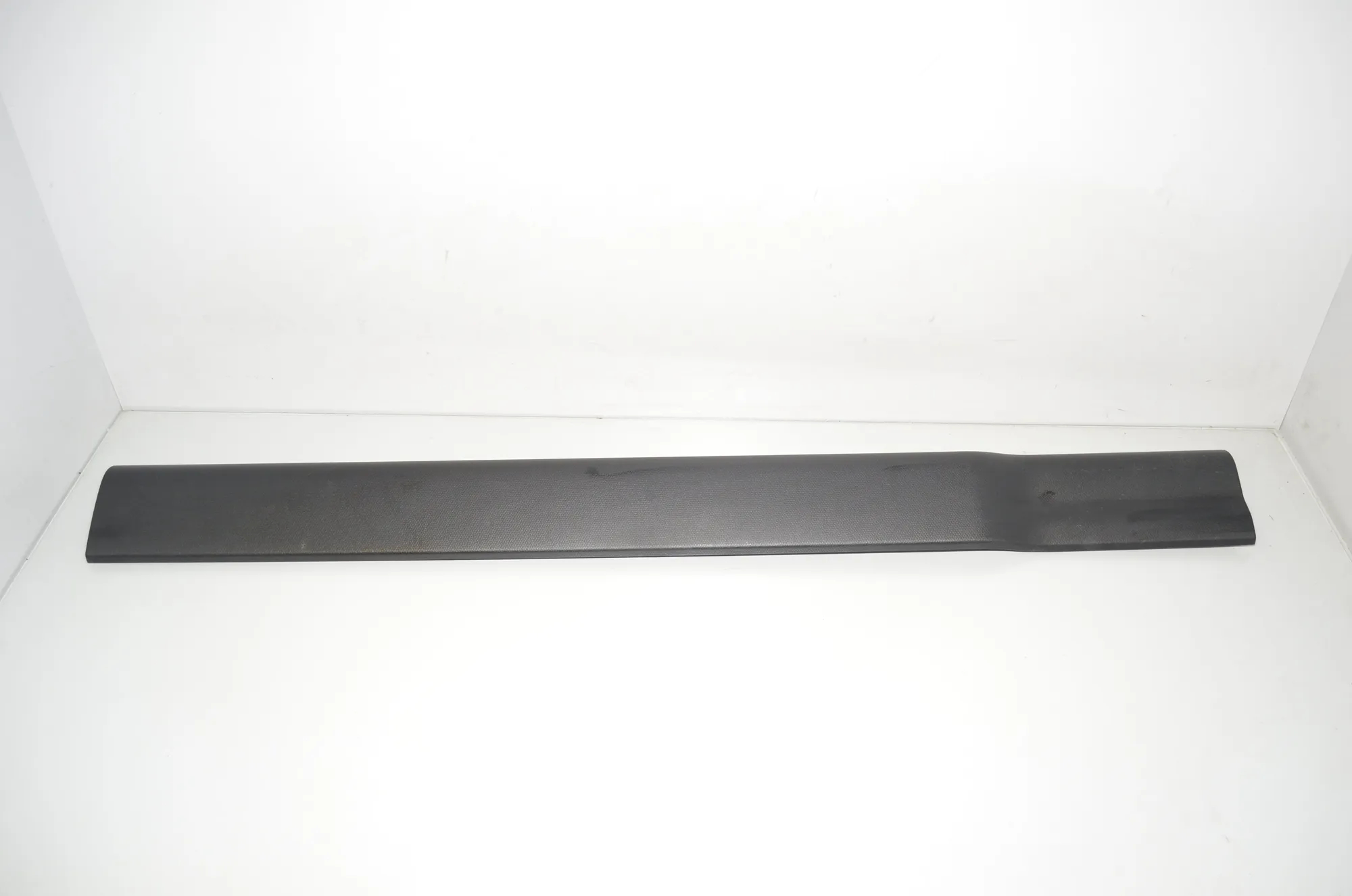 Front Right Interior Step Trim – OEM 7272380 · BMW i3 (I01) Electric 2019