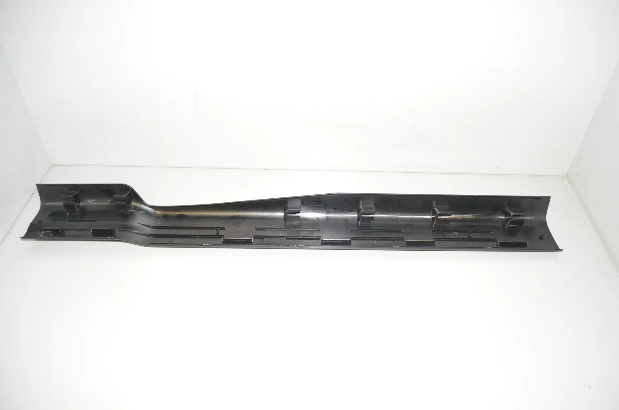 Front Right Interior Step Trim – OEM 7272380 · BMW i3 (I01) Electric 2019 – 3
