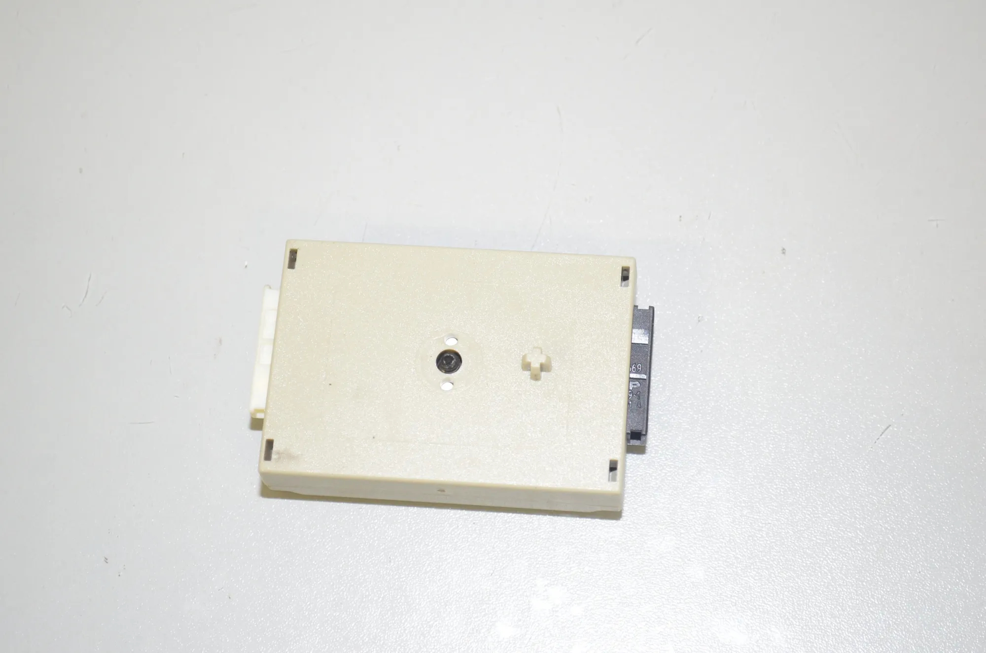 Antenna Amplifier – OEM 9333438 · BMW i3 (I01) Electric 2019 – 3