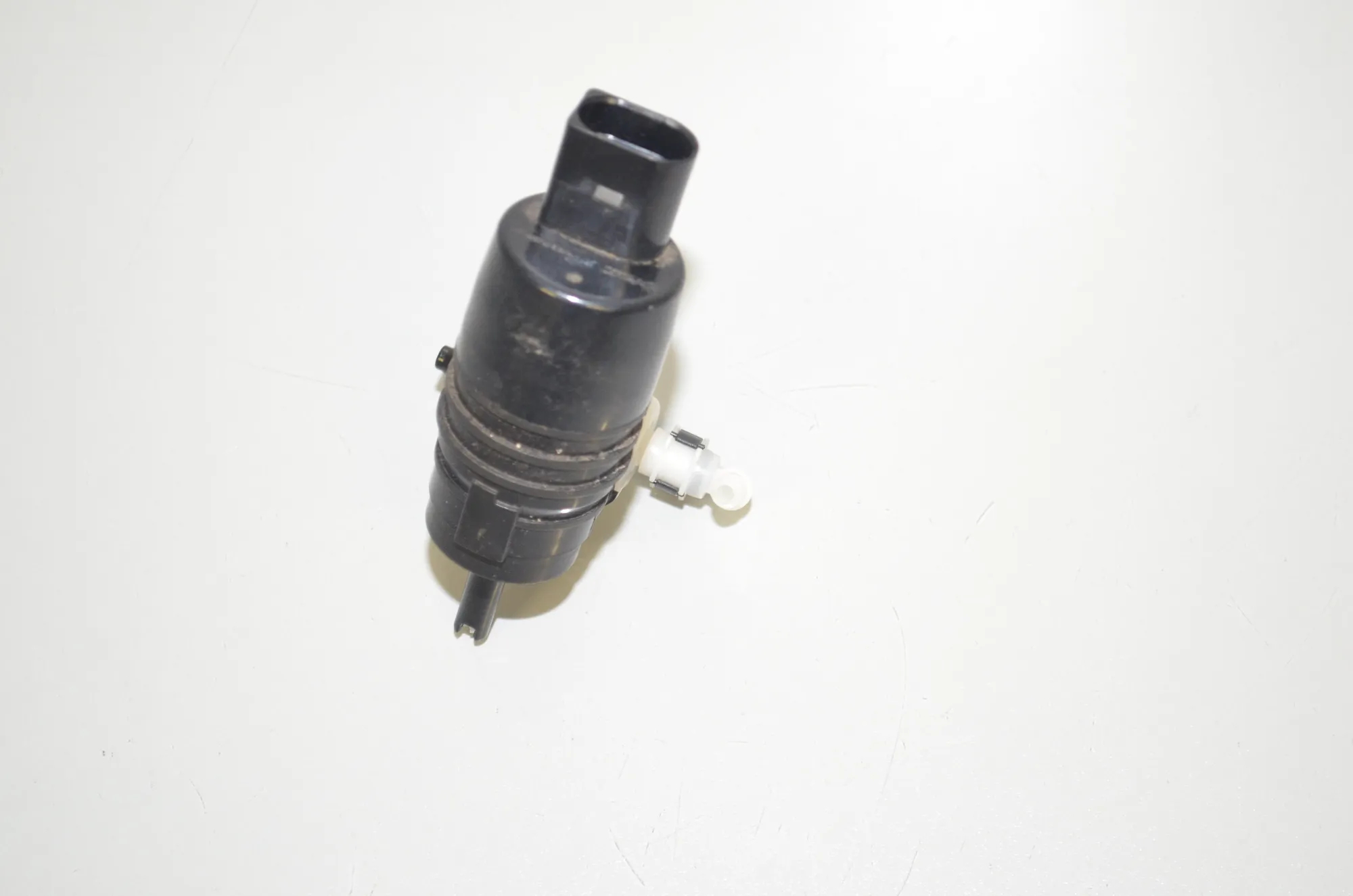 Washer Tank Motor – OEM 7388349 · BMW i3 (I01) Electric 2019 – 2