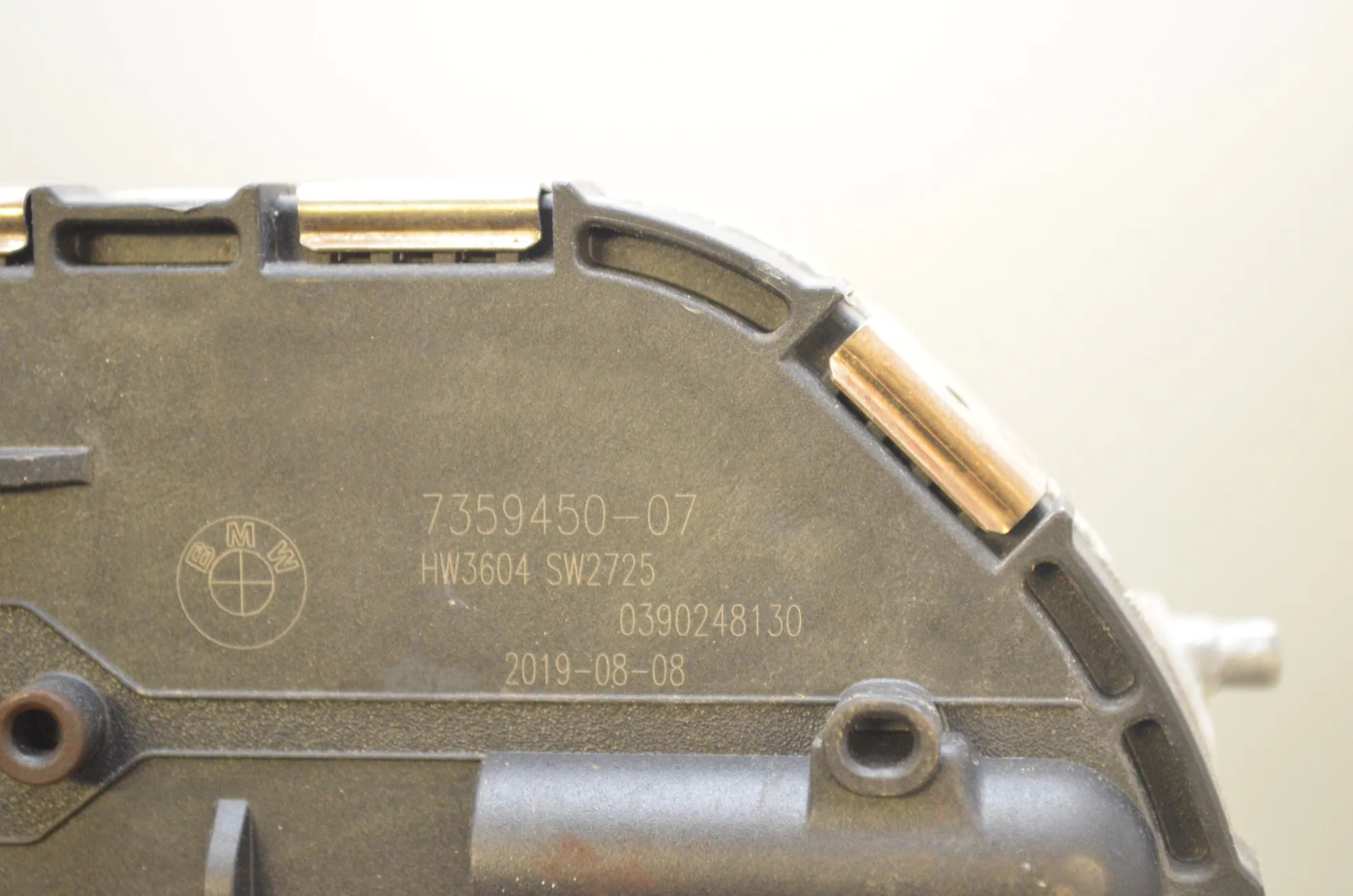 Front Windshield Wiper Mechanism Motor – OEM 7359450 · BMW i3 (I01) Electric 2019 – 4