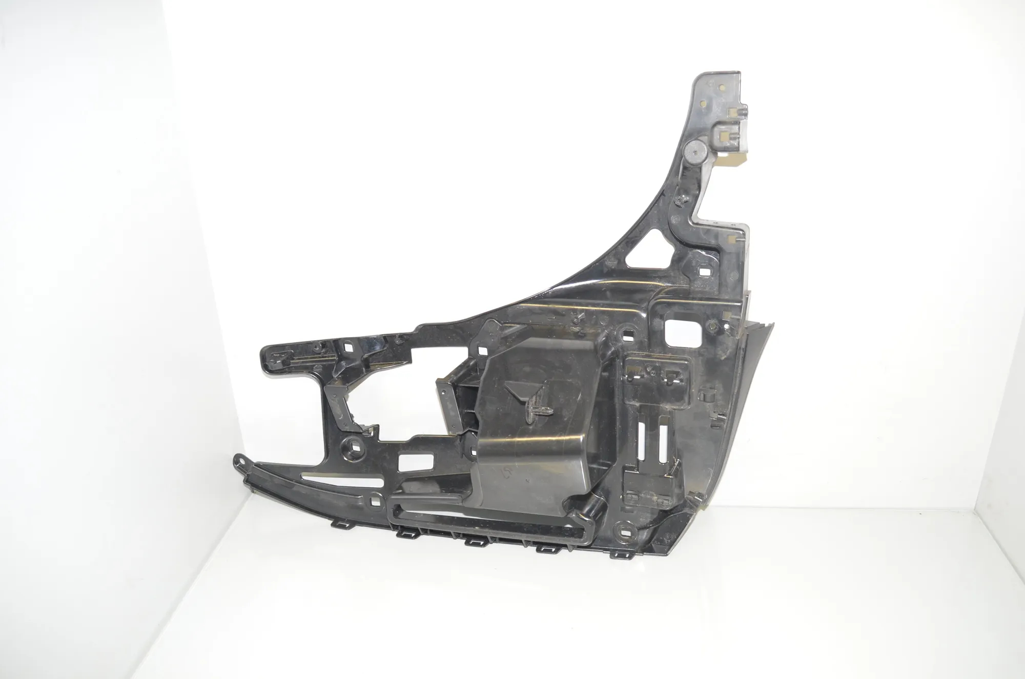 Rear Right Bumper Bracket – OEM 7296754 · BMW i3 (I01) Electric 2019 – 3