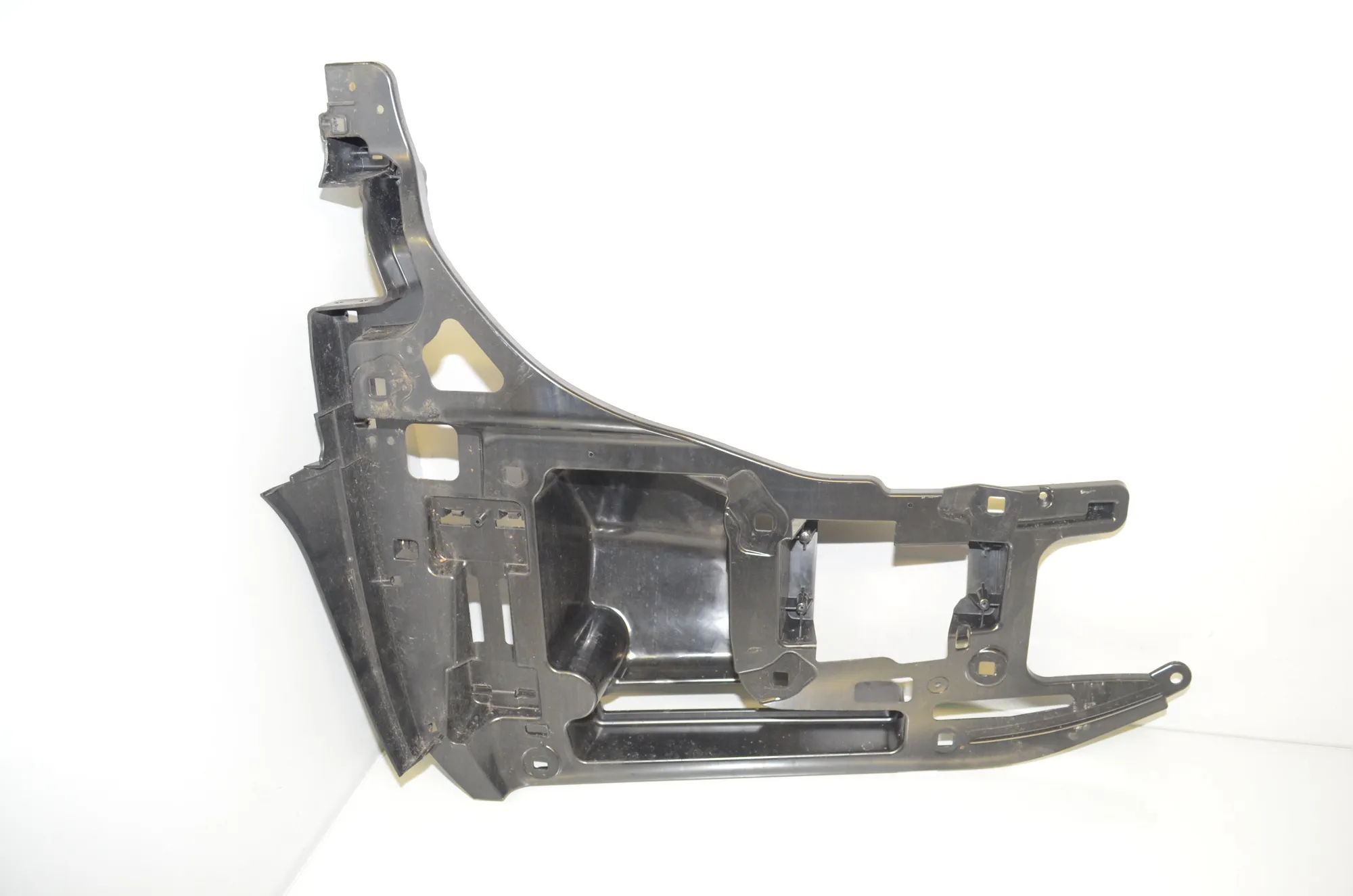 Rear Right Bumper Bracket – OEM 7296754 · BMW i3 (I01) Electric 2019